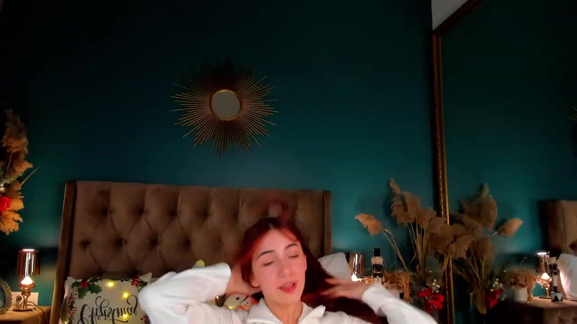 Gallery image thumbnail from ElsaYoung's myfreecams stream on, 12/19/2023, 20:45 image 12 of 20