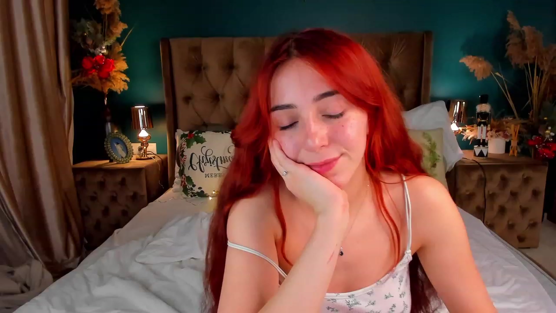 Gallery image thumbnail from ElsaYoung's myfreecams stream on, 12/19/2023, 20:45 image 3 of 20