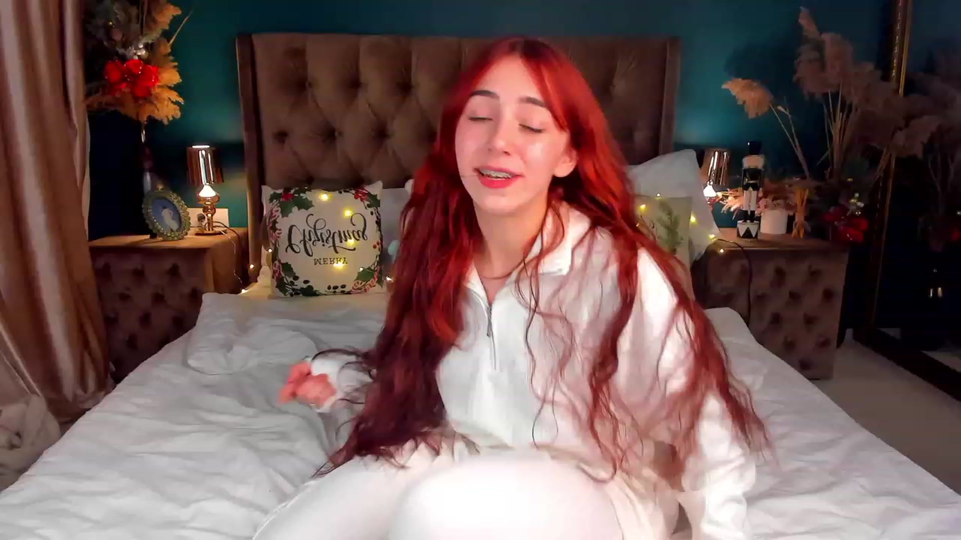 Gallery image thumbnail from ElsaYoung's myfreecams stream on, 12/19/2023, 20:45 image 20 of 20
