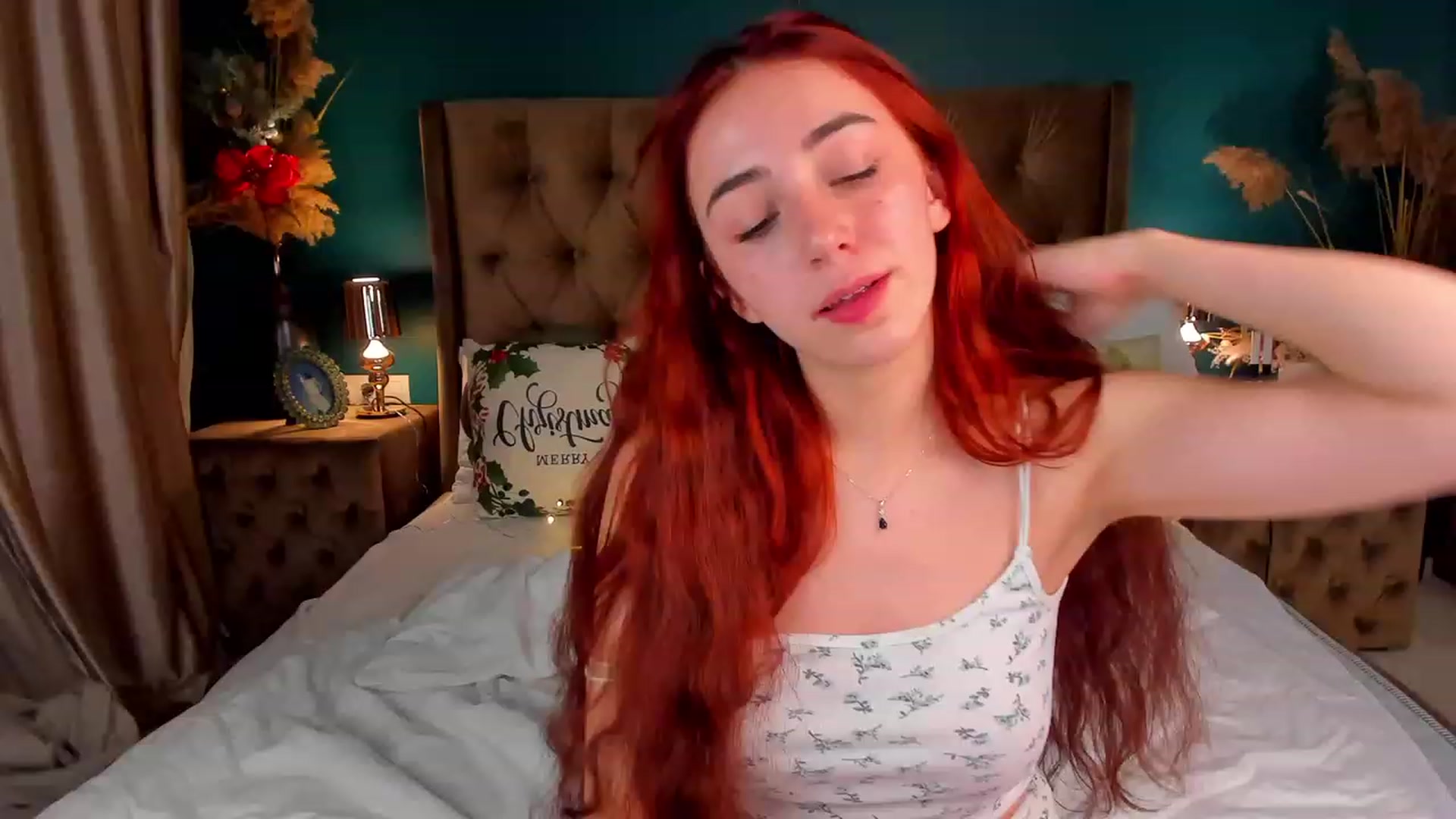 Gallery image thumbnail from ElsaYoung's myfreecams stream on, 12/19/2023, 20:45 image 2 of 20
