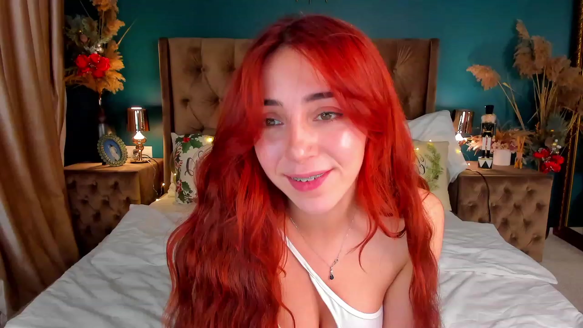 Gallery image thumbnail from ElsaYoung's myfreecams stream on, 12/20/2023, 14:13 image 13 of 20