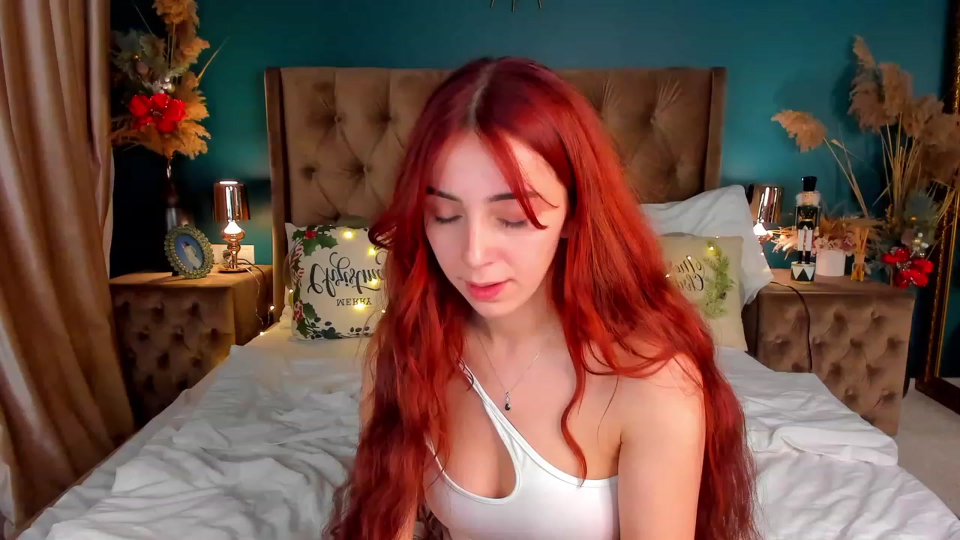 Gallery image thumbnail from ElsaYoung's myfreecams stream on, 12/20/2023, 14:59 image 17 of 20