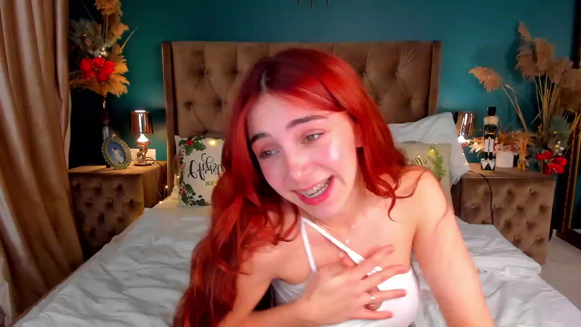 Gallery image thumbnail from ElsaYoung's myfreecams stream on, 12/20/2023, 14:59 image 6 of 20