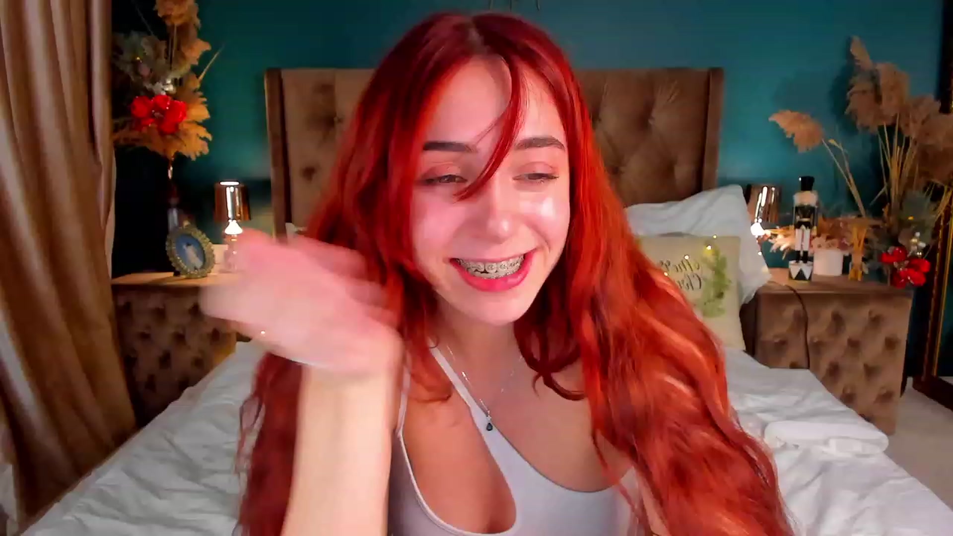 Gallery image thumbnail from ElsaYoung's myfreecams stream on, 12/20/2023, 14:59 image 7 of 20