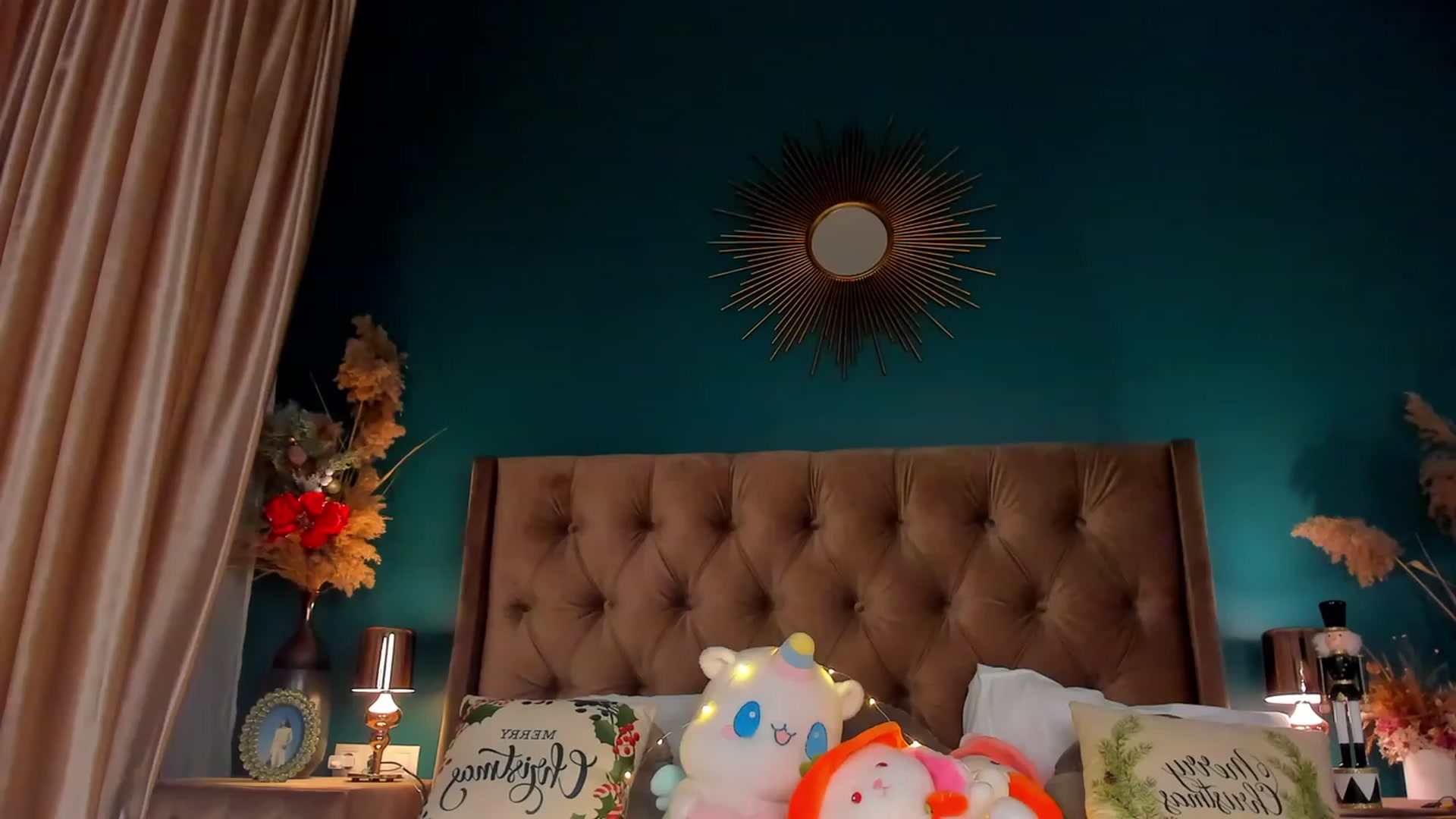 Gallery image thumbnail from ElsaYoung's myfreecams stream on, 12/22/2023, 02:58 image 12 of 20
