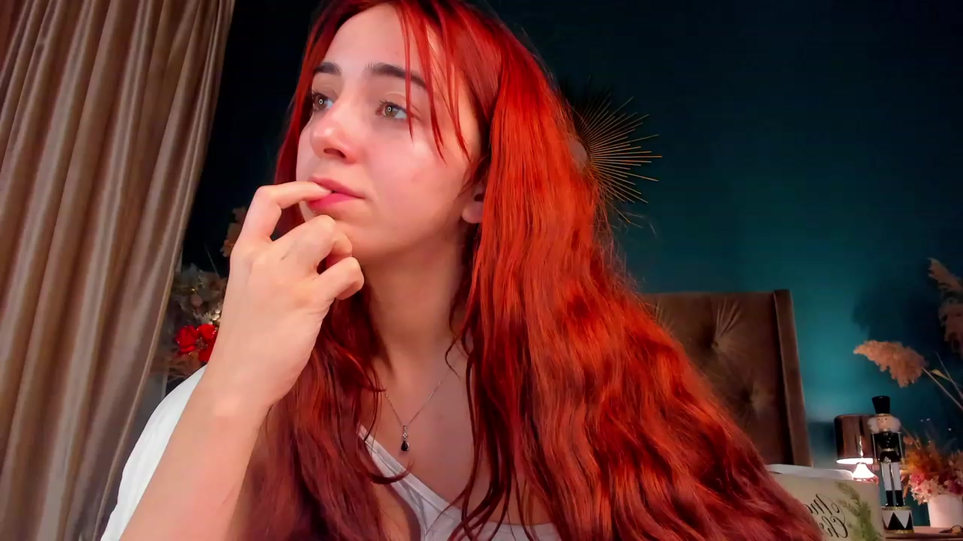 Gallery image thumbnail from ElsaYoung's myfreecams stream on, 12/22/2023, 02:58 image 7 of 20