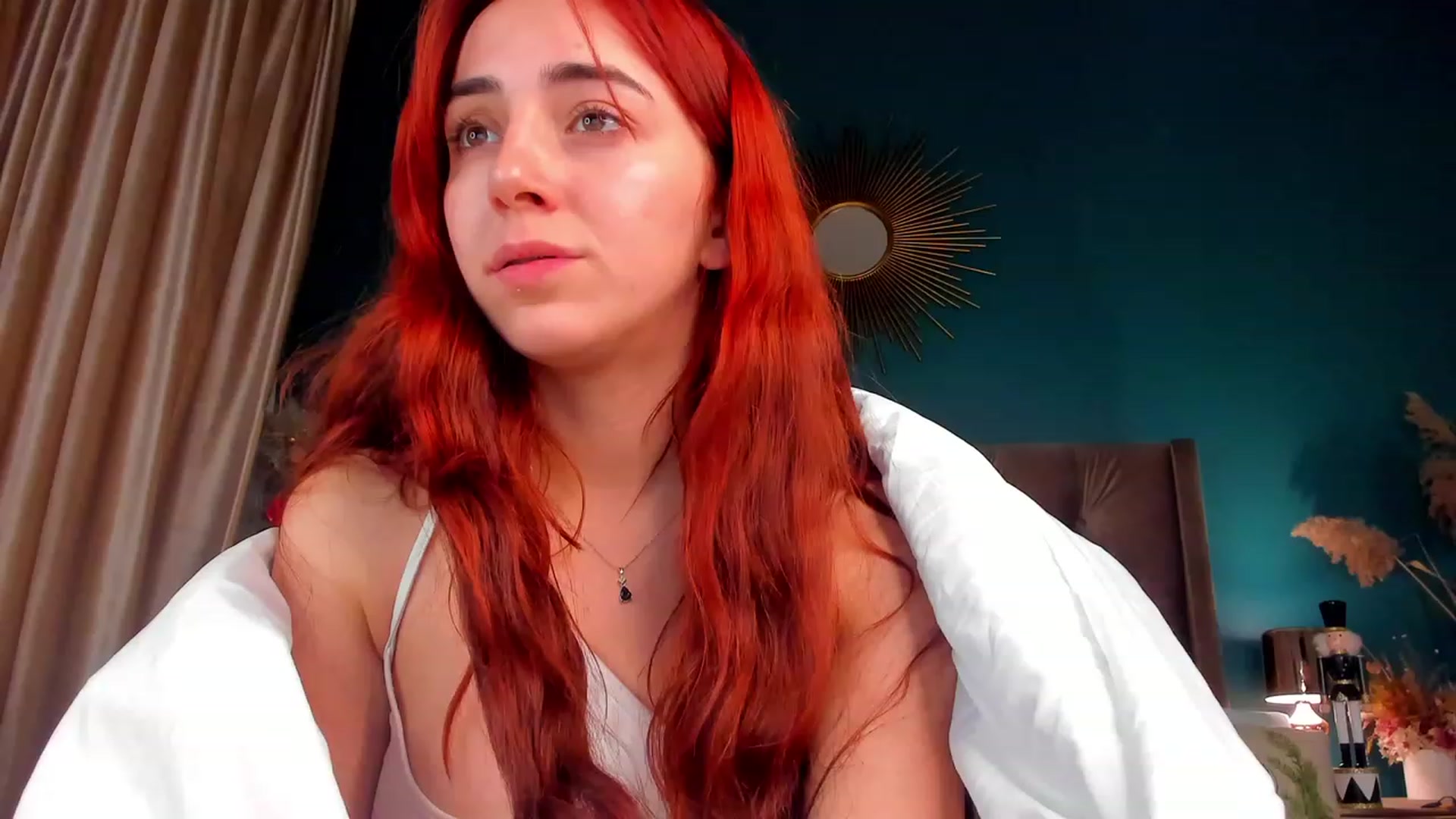 Gallery image thumbnail from ElsaYoung's myfreecams stream on, 12/22/2023, 02:58 image 14 of 20