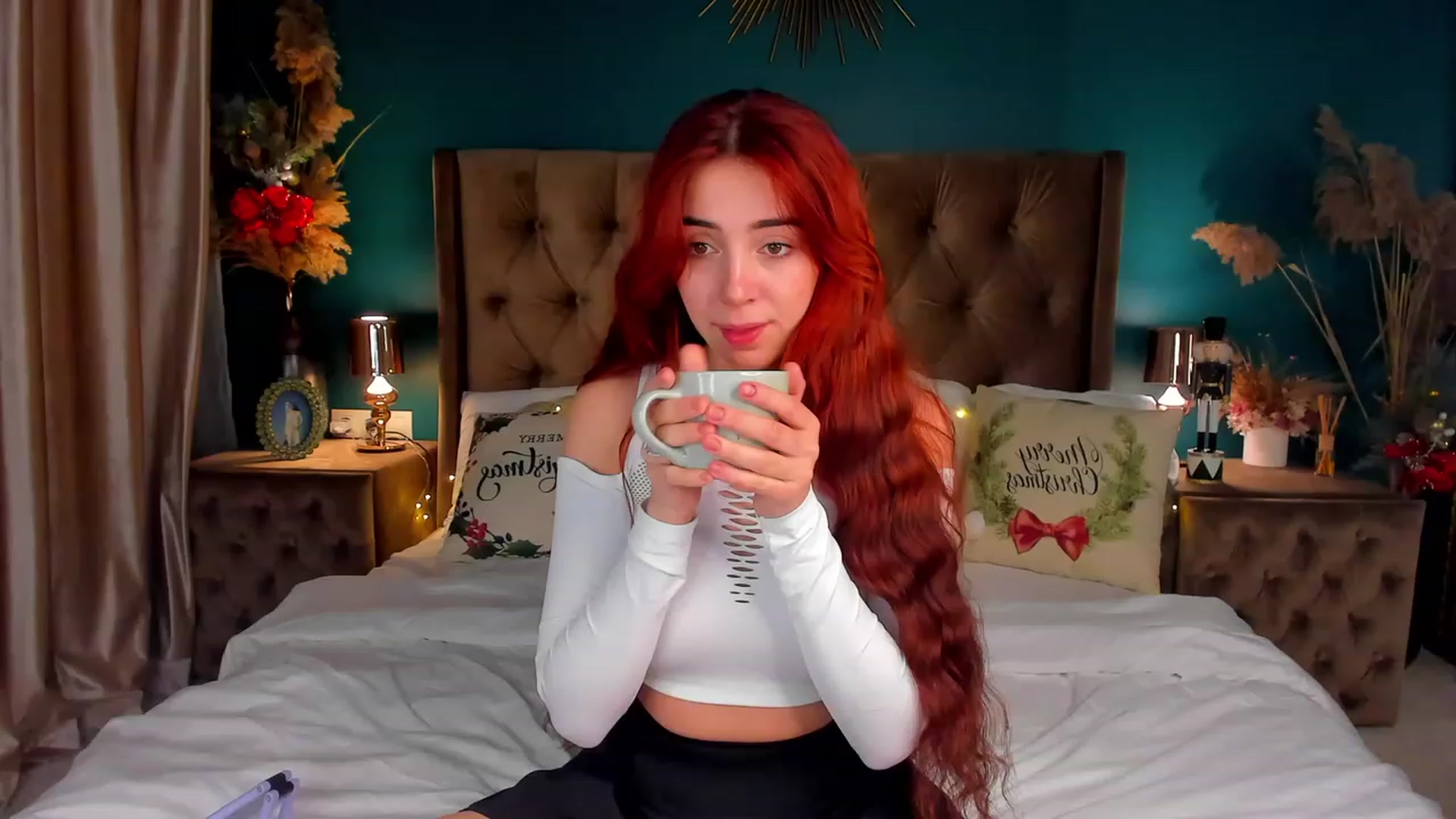 Gallery image thumbnail from ElsaYoung's myfreecams stream on, 12/22/2023, 21:16 image 5 of 20