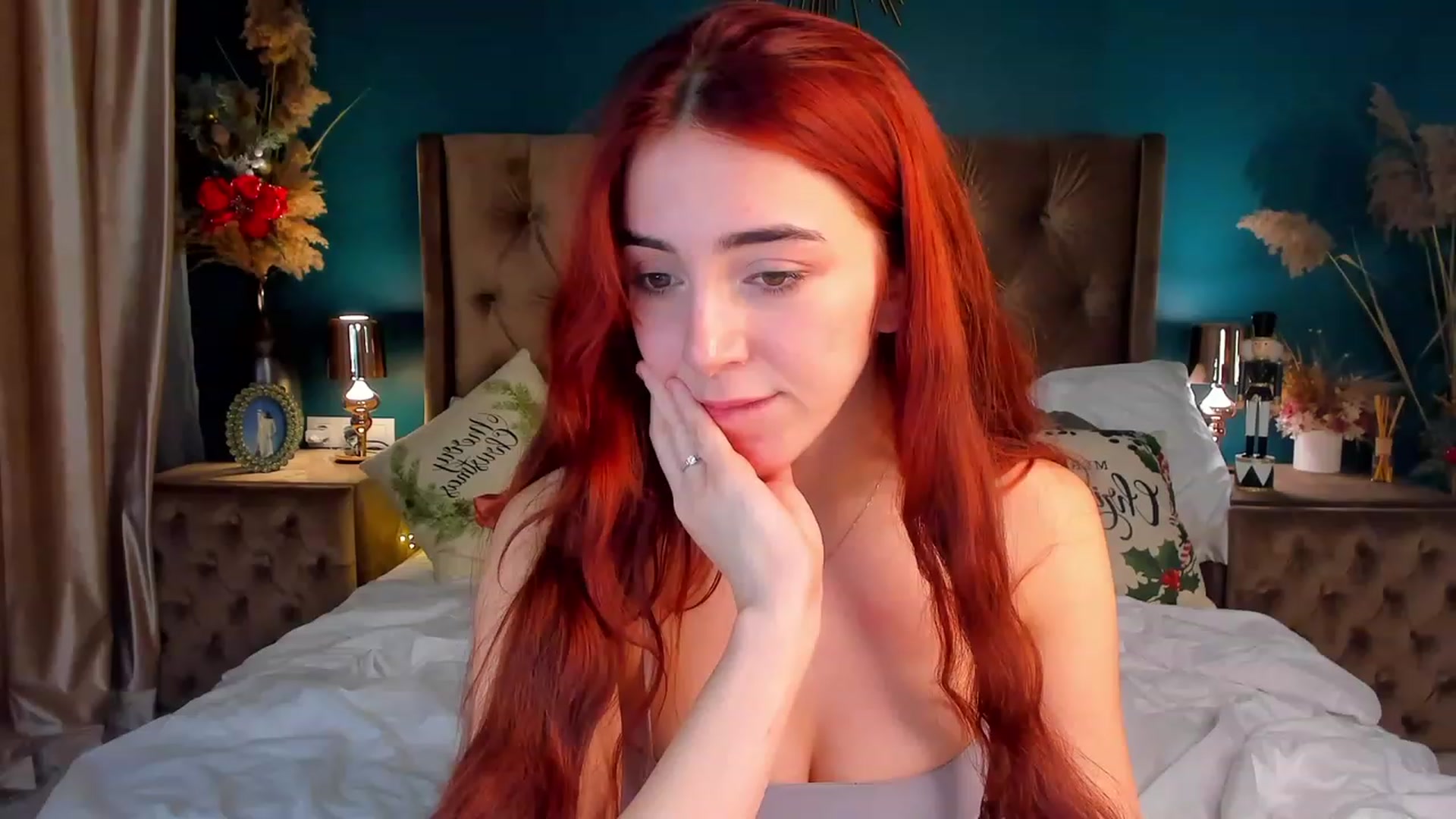 Gallery image thumbnail from ElsaYoung's myfreecams stream on, 12/22/2023, 22:27 image 2 of 20