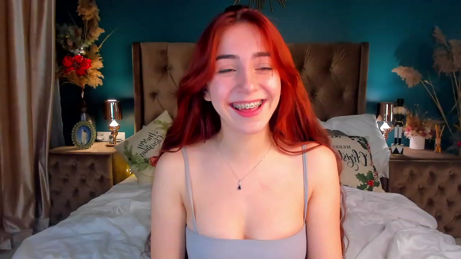 Gallery image thumbnail from ElsaYoung's myfreecams stream on, 12/22/2023, 22:27 image 10 of 20