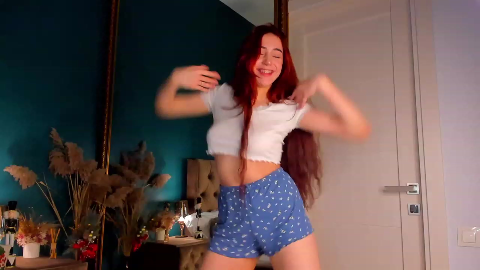 Gallery image thumbnail from ElsaYoung's myfreecams stream on, 12/23/2023, 15:47 image 11 of 20