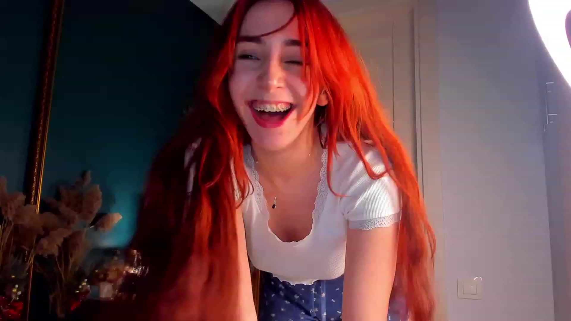 Gallery image thumbnail from ElsaYoung's myfreecams stream on, 12/23/2023, 19:07 image 15 of 20