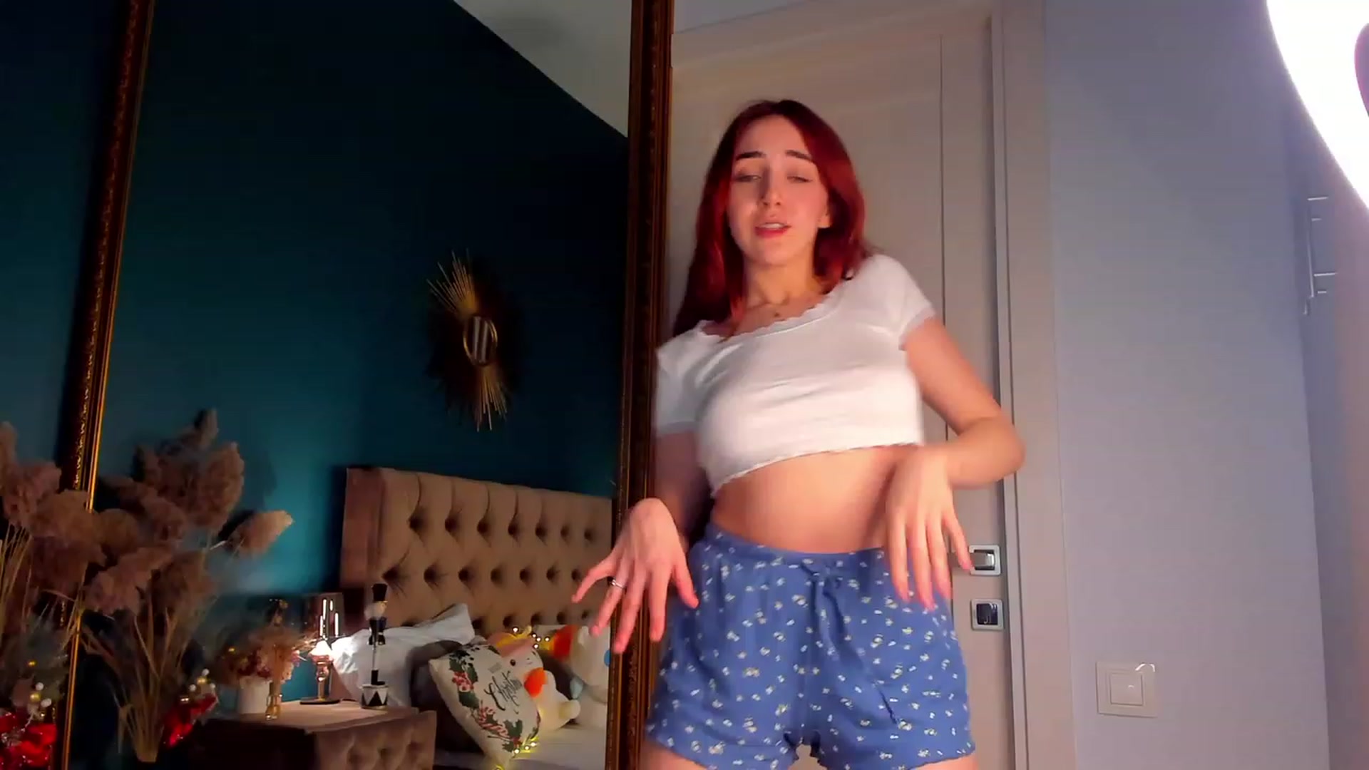 Gallery image thumbnail from ElsaYoung's myfreecams stream on, 12/23/2023, 19:07 image 16 of 20