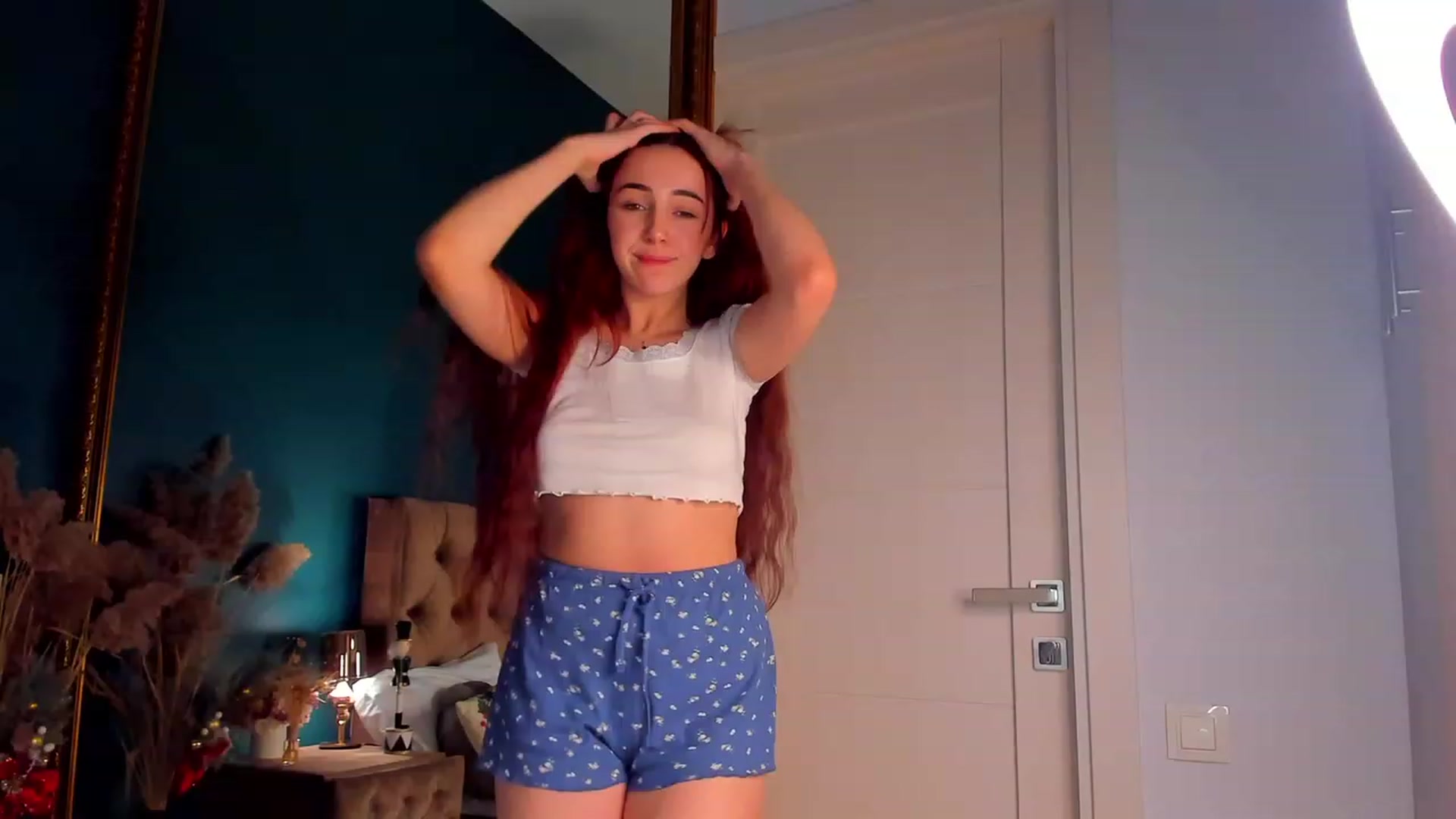 Gallery image thumbnail from ElsaYoung's myfreecams stream on, 12/23/2023, 19:07 image 17 of 20