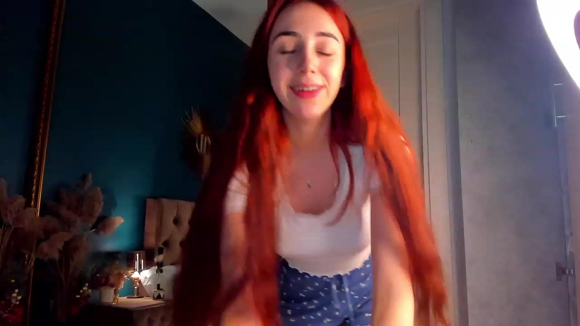 Gallery image thumbnail from ElsaYoung's myfreecams stream on, 12/23/2023, 19:07 image 5 of 20