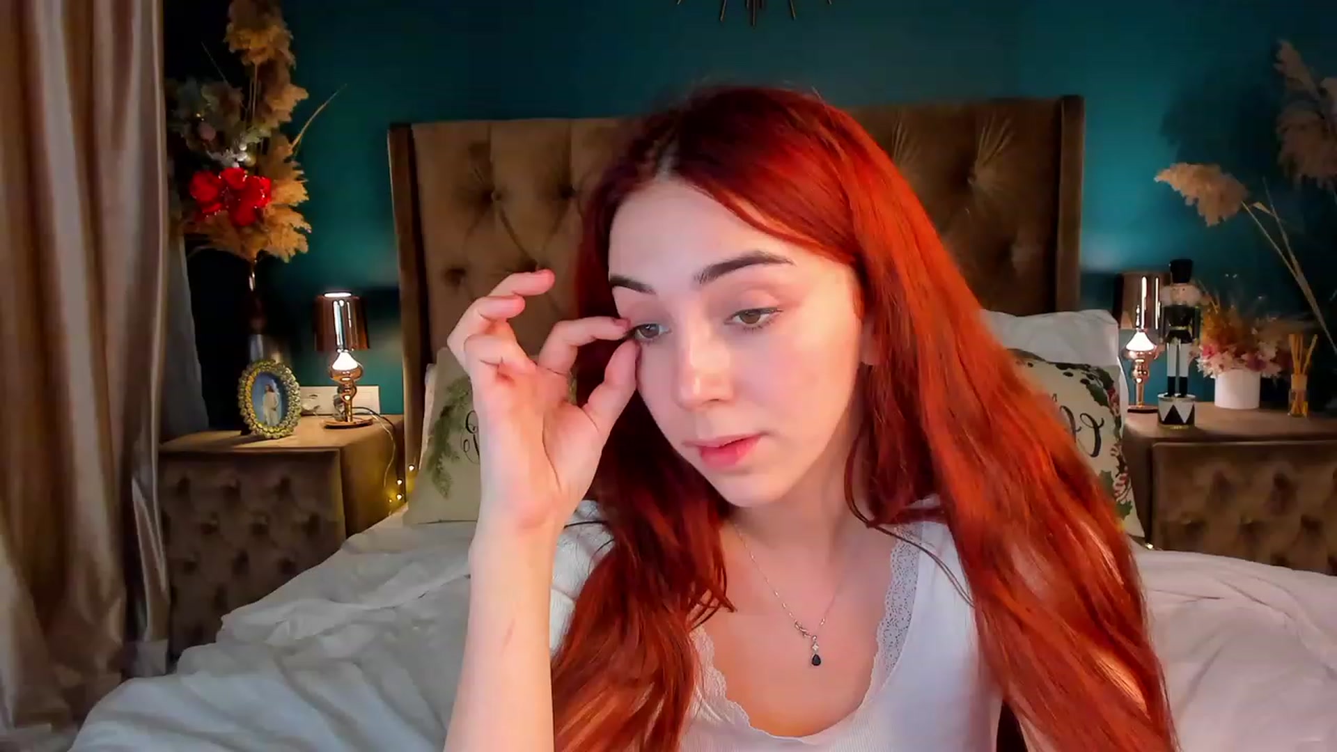 Gallery image thumbnail from ElsaYoung's myfreecams stream on, 12/23/2023, 20:28 image 7 of 20