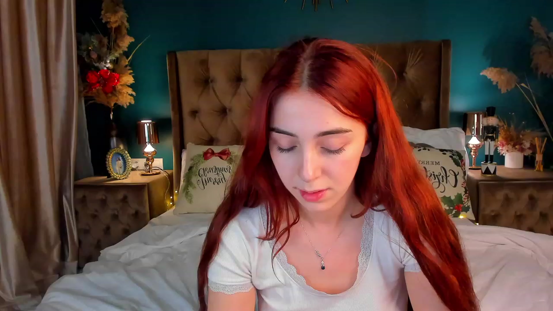 Gallery image thumbnail from ElsaYoung's myfreecams stream on, 12/23/2023, 20:28 image 5 of 20