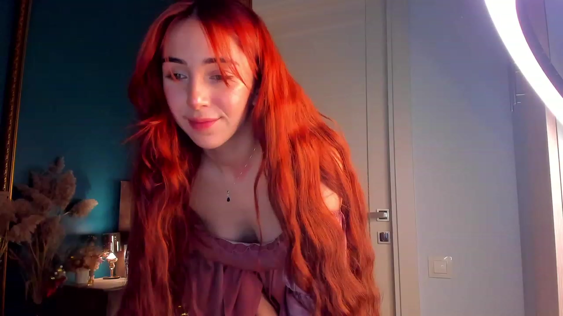 Gallery image thumbnail from ElsaYoung's myfreecams stream on, 12/24/2023, 06:06 image 16 of 20