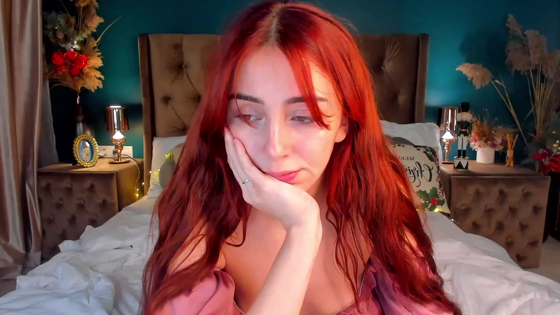 Gallery image thumbnail from ElsaYoung's myfreecams stream on, 12/24/2023, 08:29 image 15 of 20