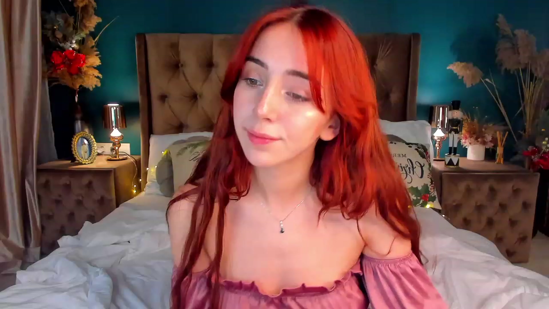 Gallery image thumbnail from ElsaYoung's myfreecams stream on, 12/24/2023, 08:29 image 14 of 20