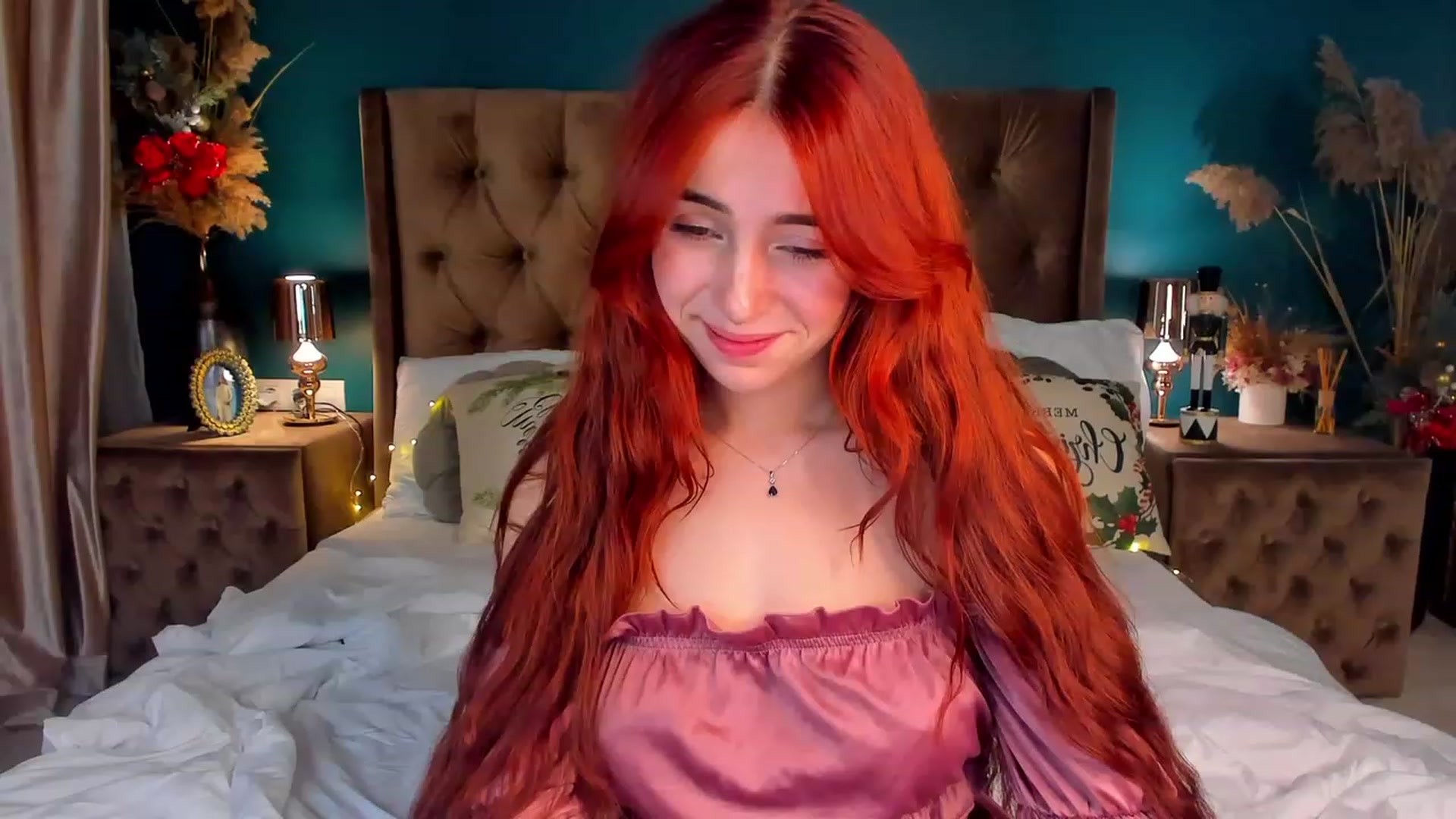 Gallery image thumbnail from ElsaYoung's myfreecams stream on, 12/24/2023, 08:29 image 5 of 20