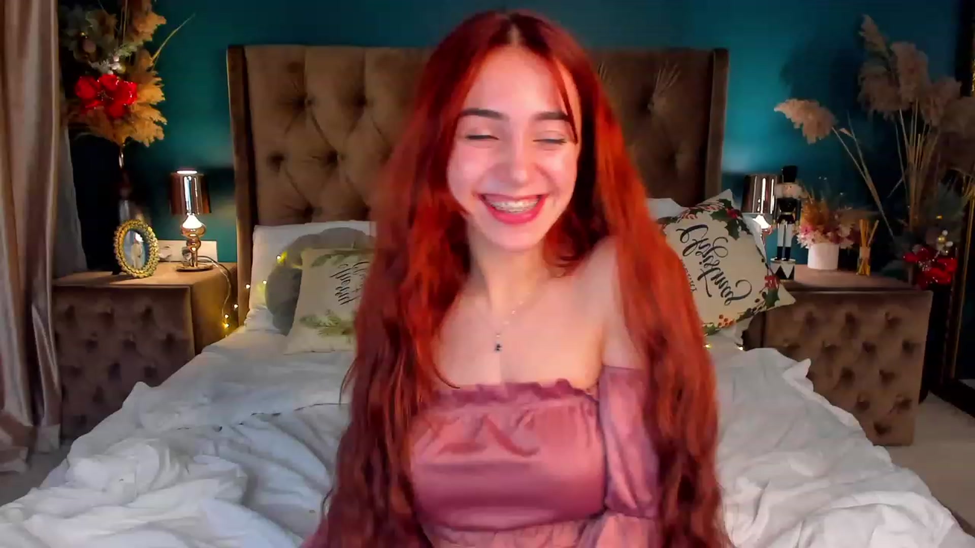 Gallery image thumbnail from ElsaYoung's myfreecams stream on, 12/24/2023, 11:56 image 4 of 20