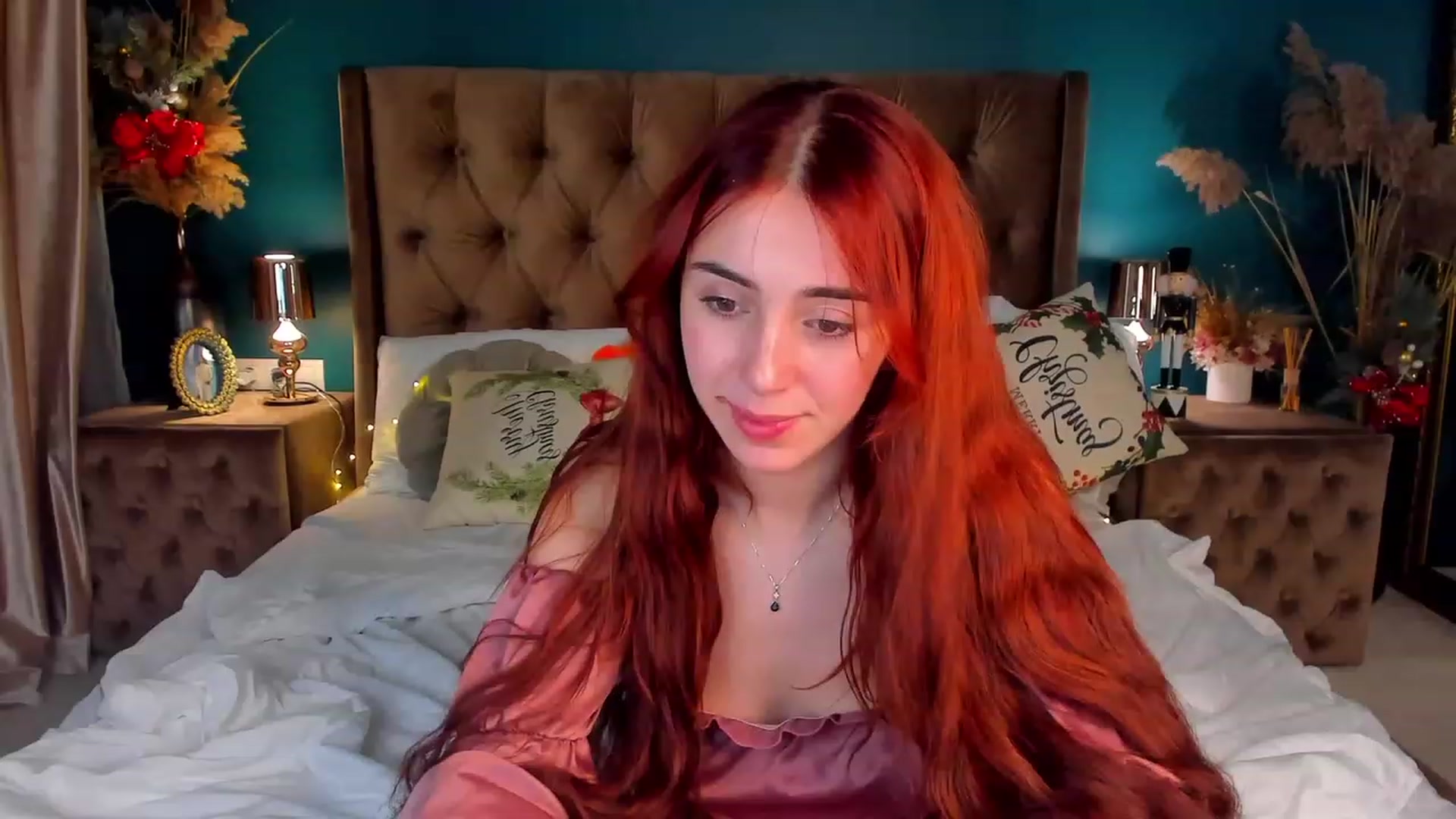 Gallery image thumbnail from ElsaYoung's myfreecams stream on, 12/24/2023, 11:56 image 3 of 20