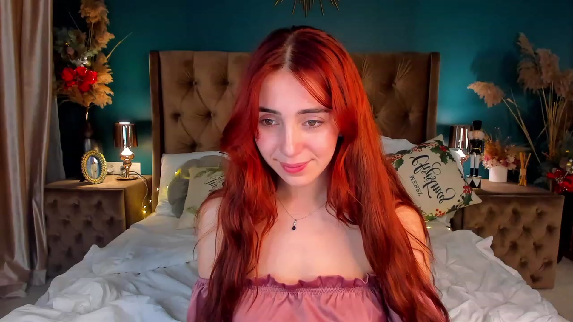 Gallery image thumbnail from ElsaYoung's myfreecams stream on, 12/24/2023, 11:56 image 19 of 20