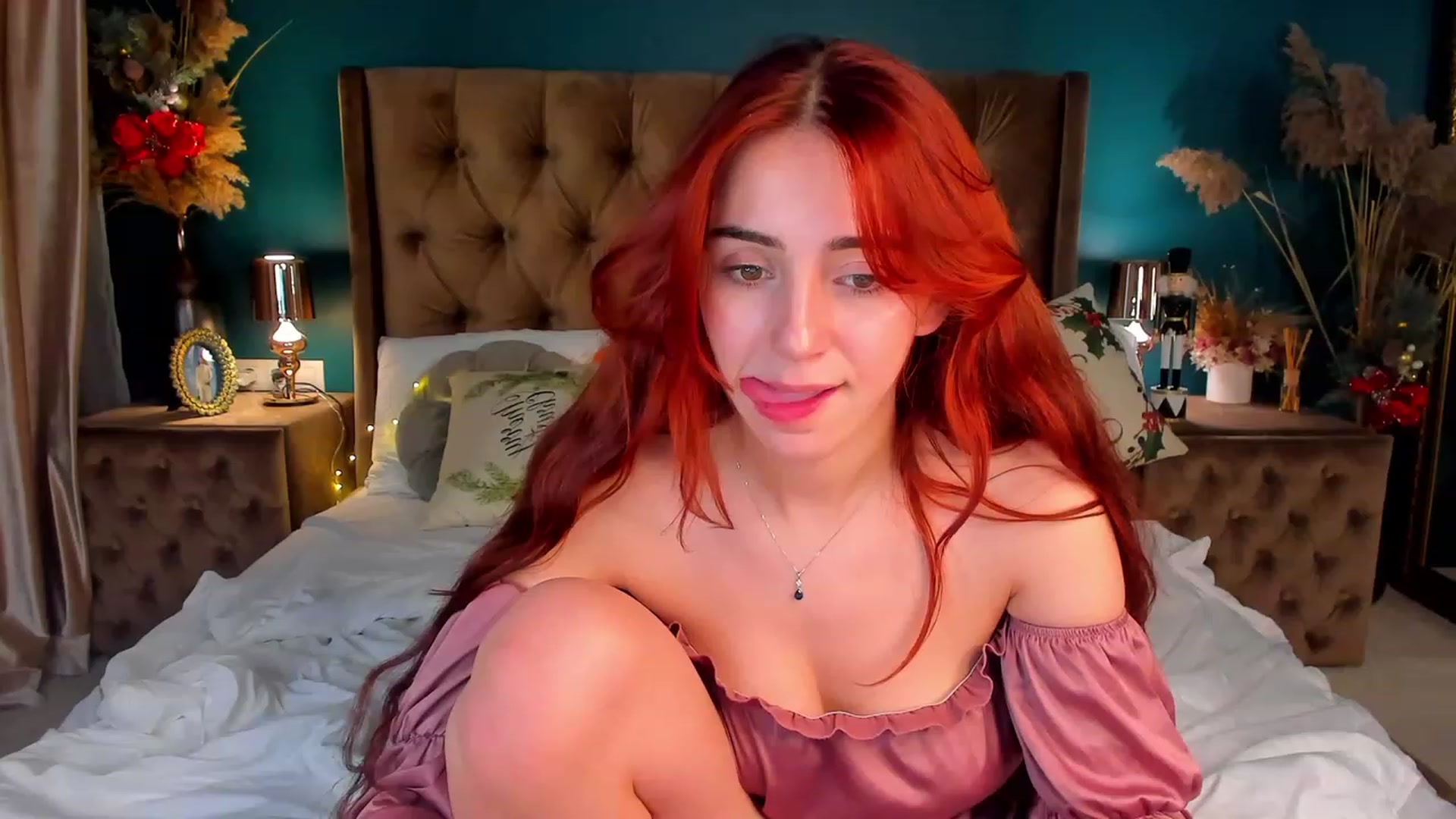 Gallery image thumbnail from ElsaYoung's myfreecams stream on, 12/24/2023, 11:56 image 2 of 20