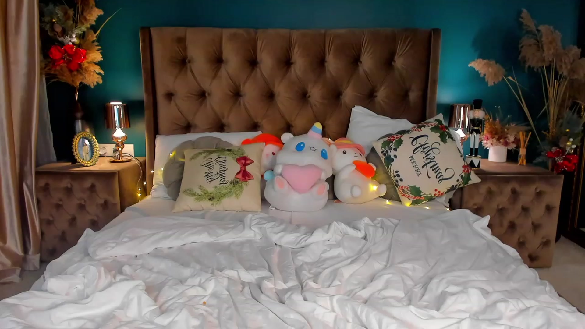 Gallery image thumbnail from ElsaYoung's myfreecams stream on, 12/24/2023, 11:56 image 12 of 20