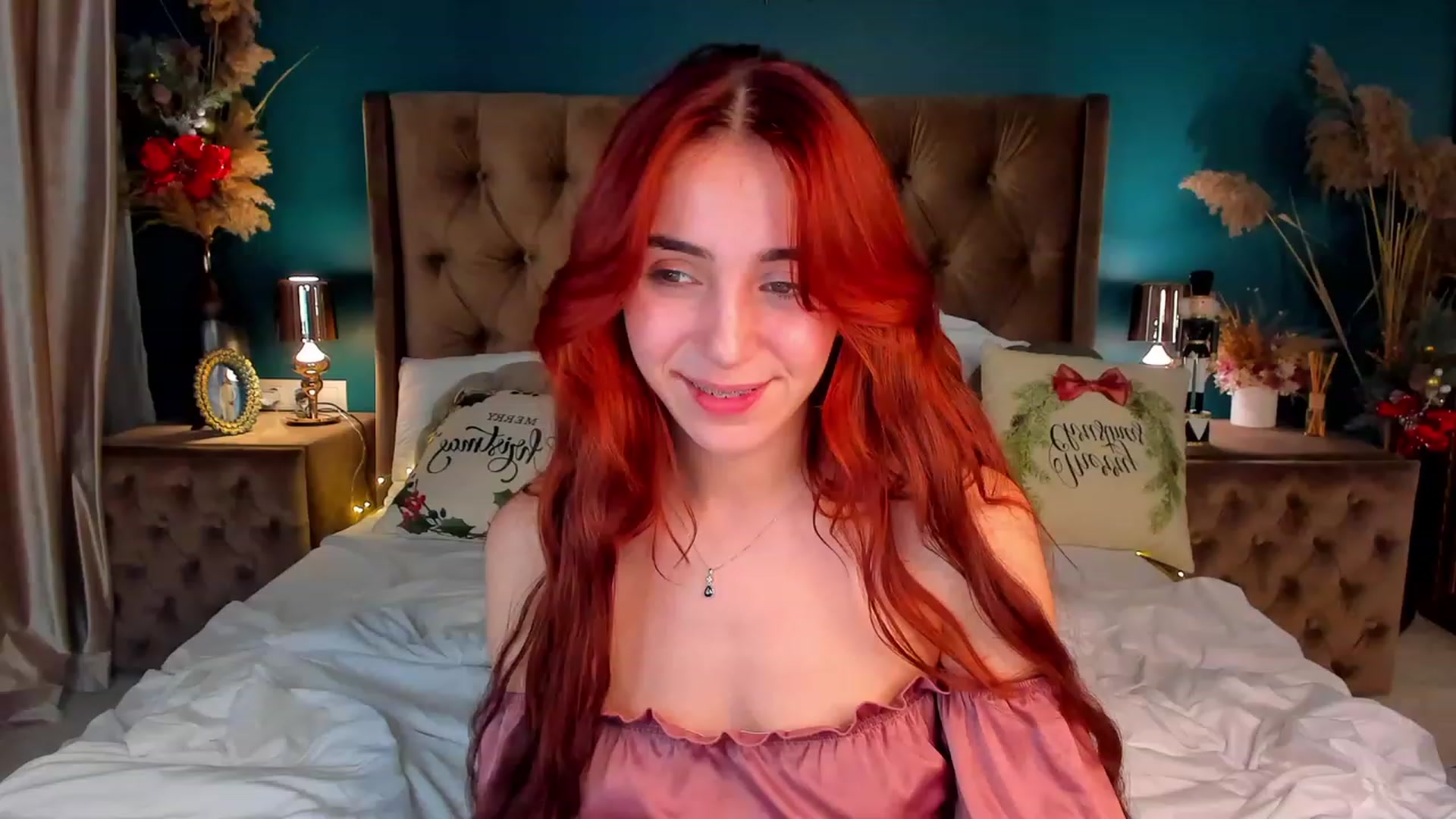 Gallery image thumbnail from ElsaYoung's myfreecams stream on, 12/24/2023, 12:50 image 15 of 20