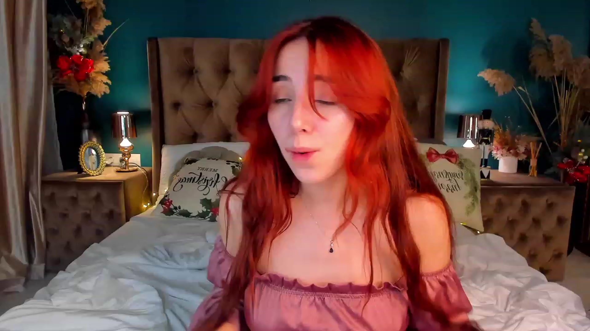 Gallery image thumbnail from ElsaYoung's myfreecams stream on, 12/24/2023, 12:50 image 12 of 20
