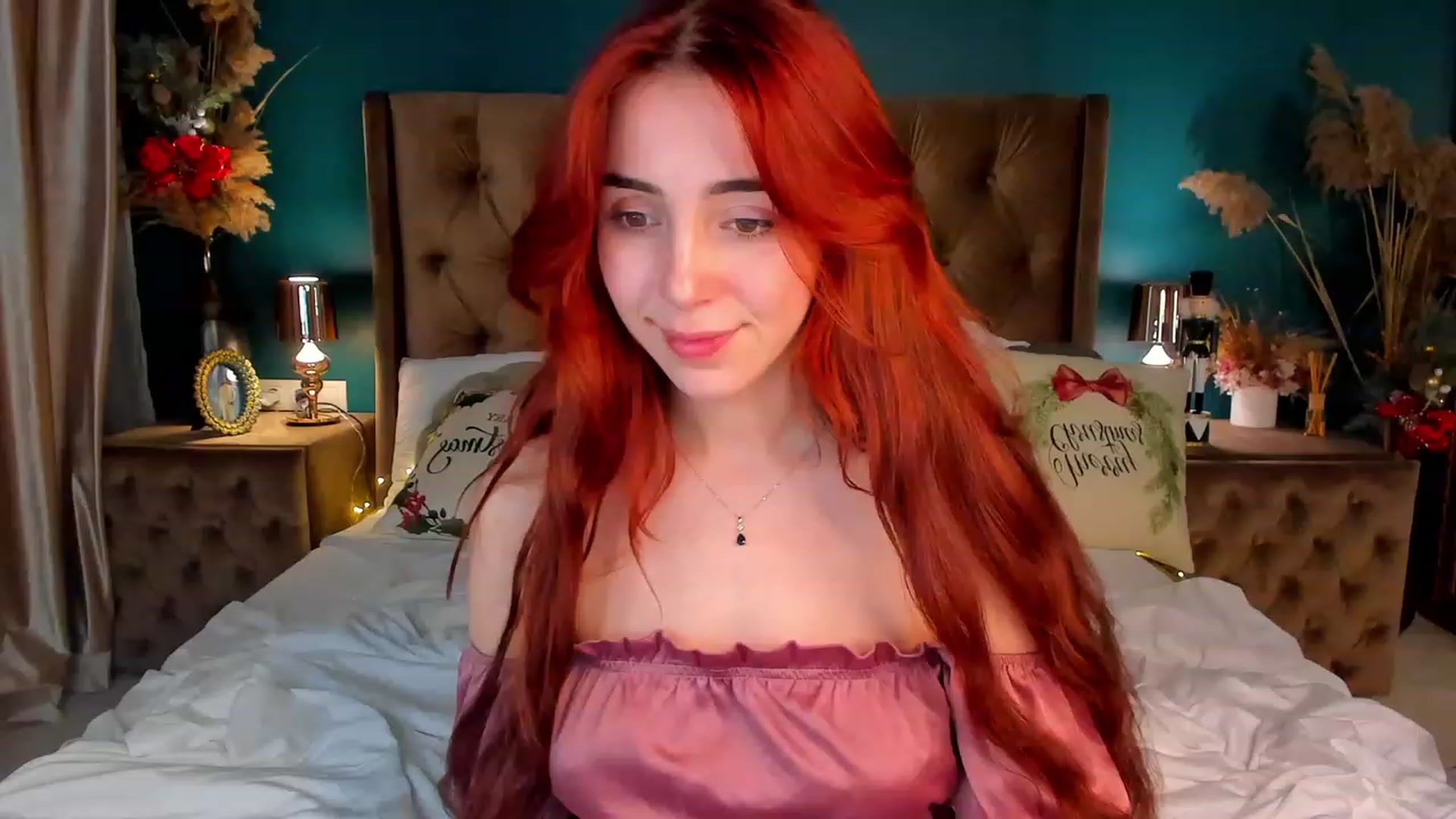 Gallery image thumbnail from ElsaYoung's myfreecams stream on, 12/24/2023, 12:50 image 14 of 20