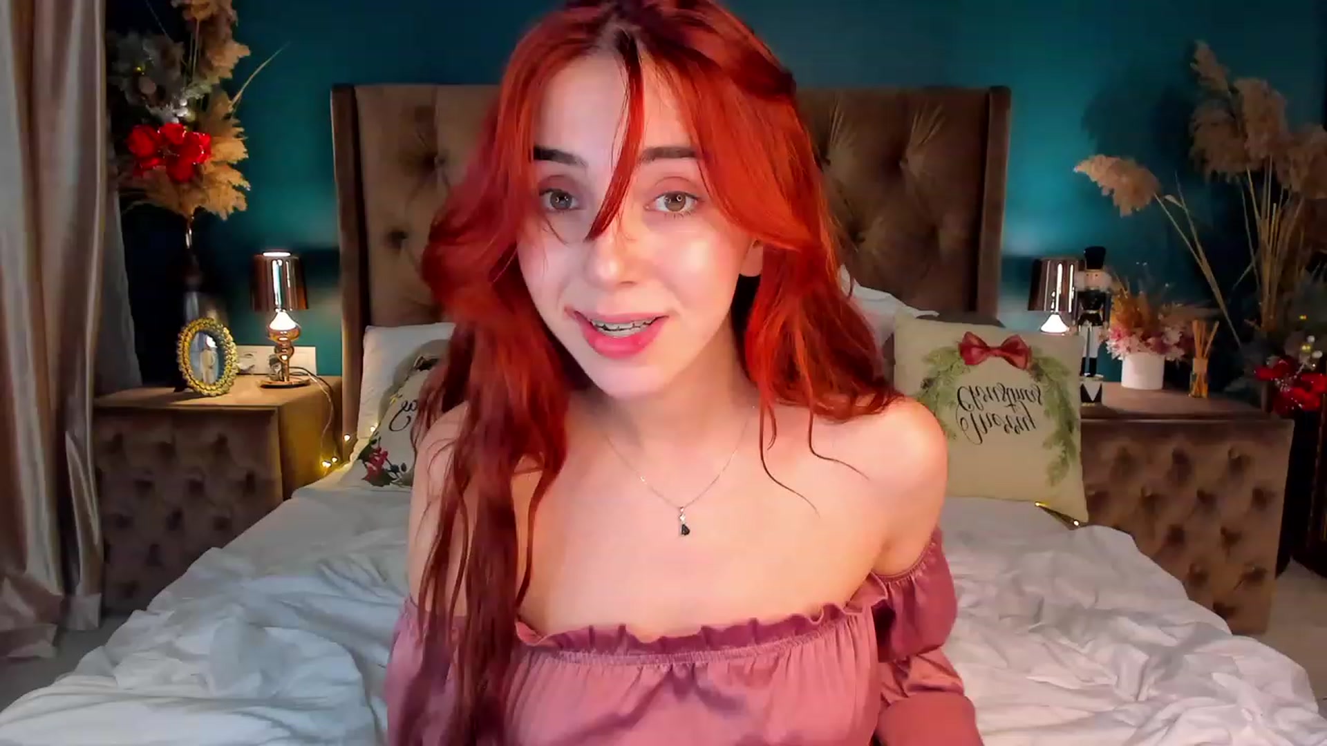 Gallery image thumbnail from ElsaYoung's myfreecams stream on, 12/24/2023, 12:50 image 13 of 20