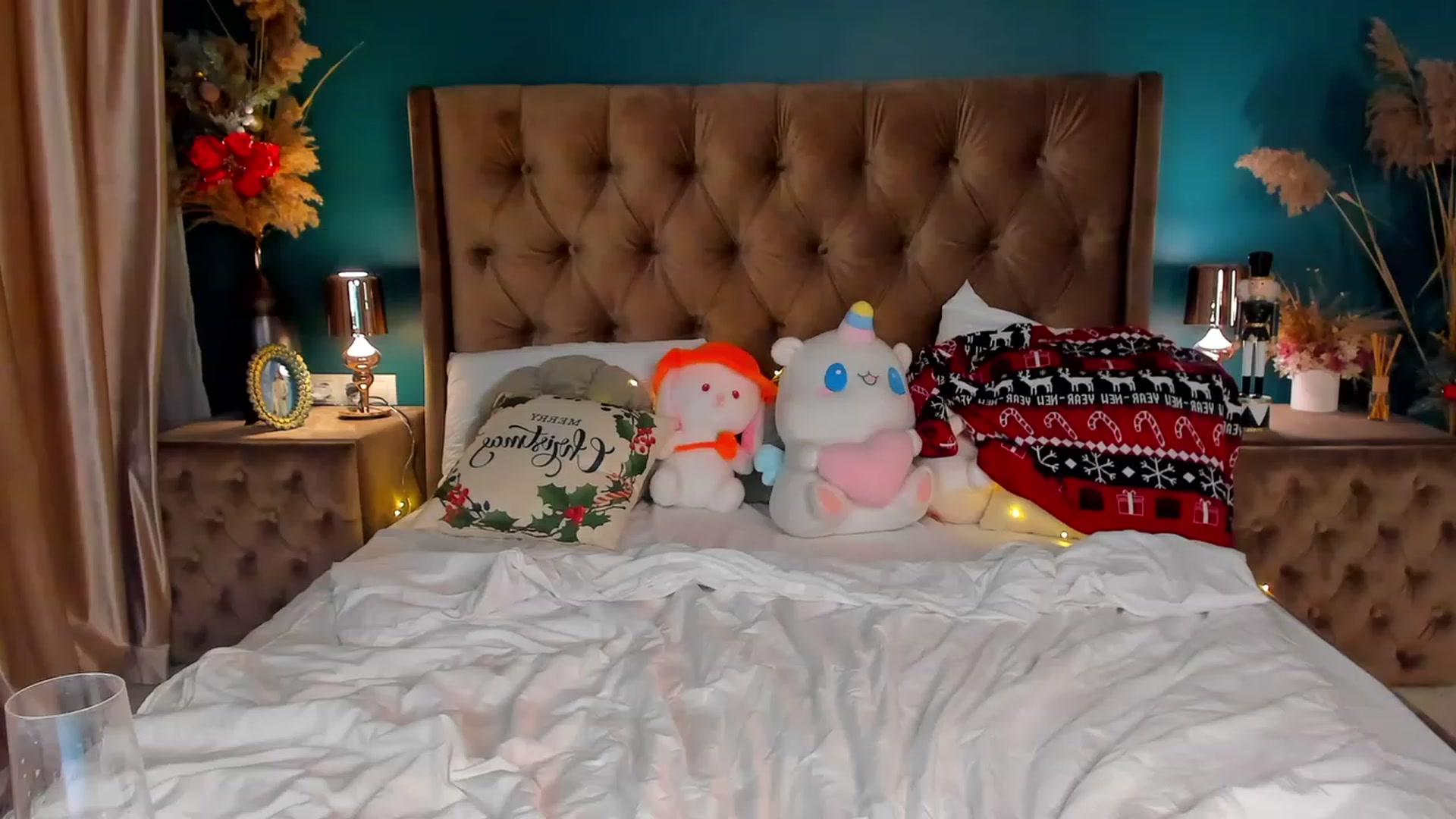 Gallery image thumbnail from ElsaYoung's myfreecams stream on, 12/24/2023, 22:06 image 15 of 20