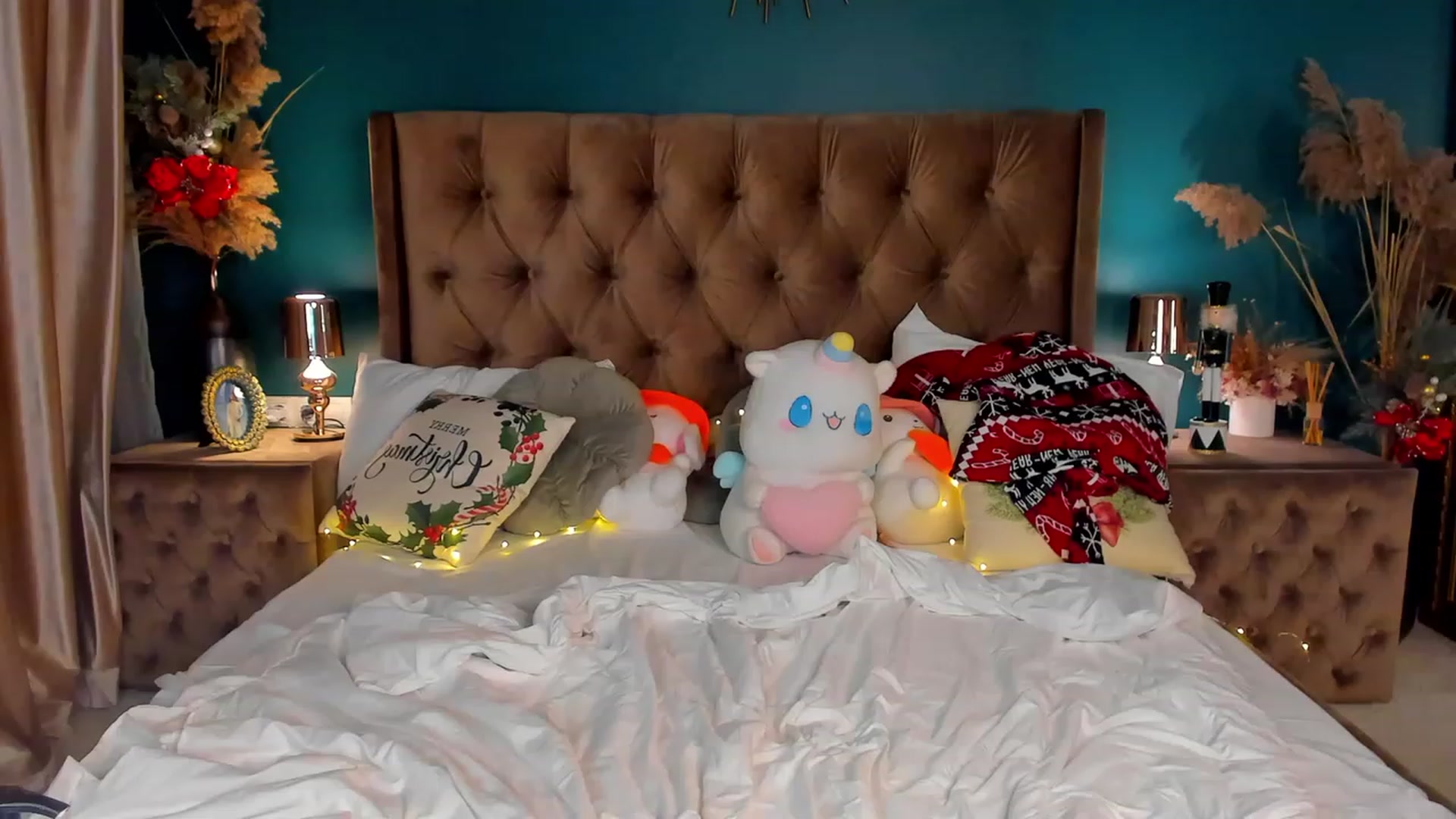 Gallery image thumbnail from ElsaYoung's myfreecams stream on, 12/24/2023, 23:55 image 13 of 20