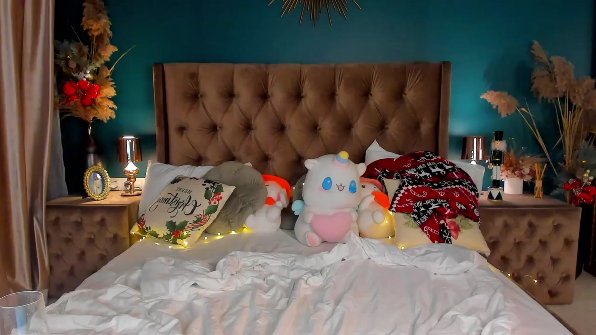Gallery image thumbnail from ElsaYoung's myfreecams stream on, 12/24/2023, 23:55 image 5 of 20