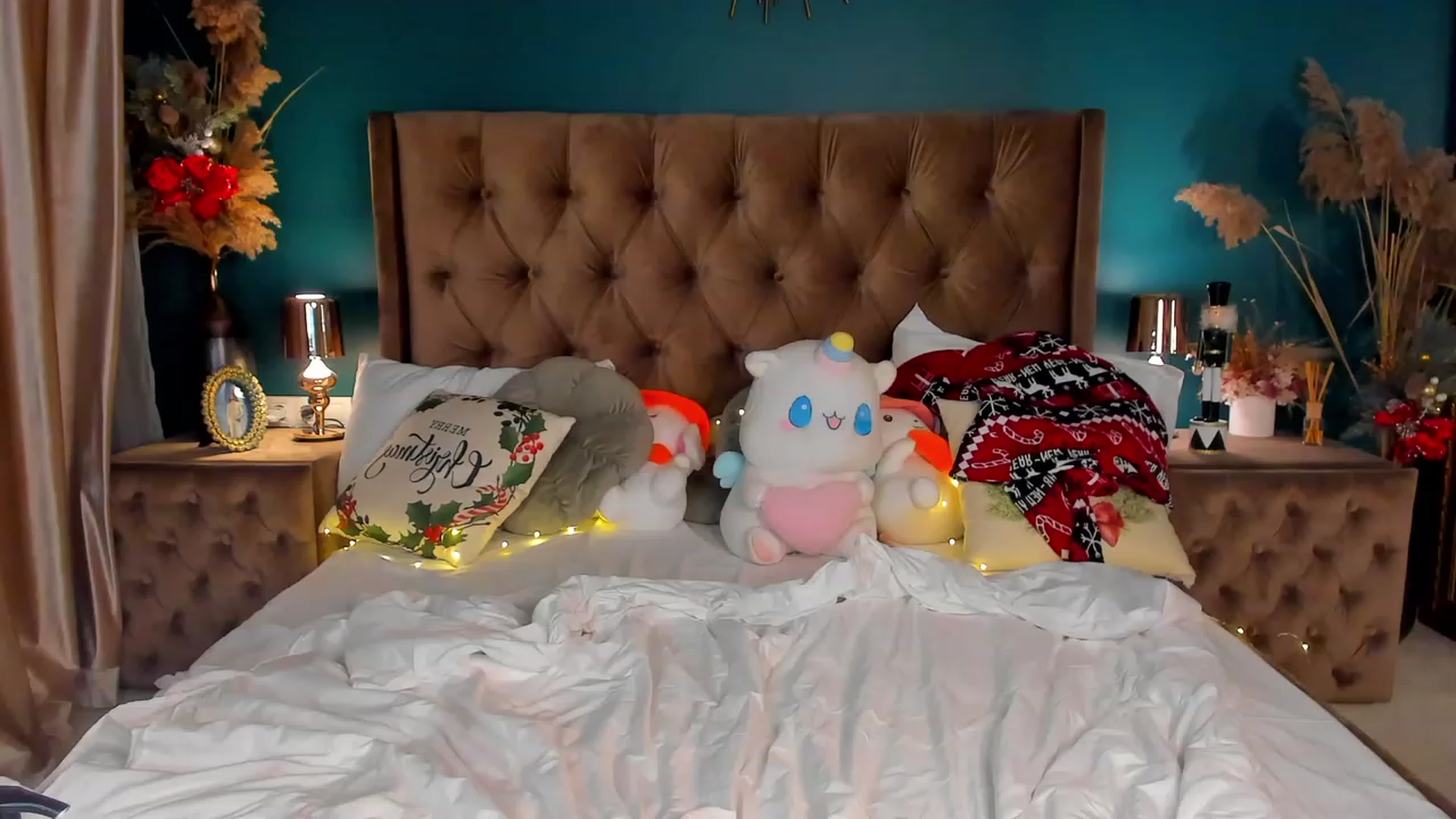 Gallery image thumbnail from ElsaYoung's myfreecams stream on, 12/24/2023, 23:55 image 12 of 20