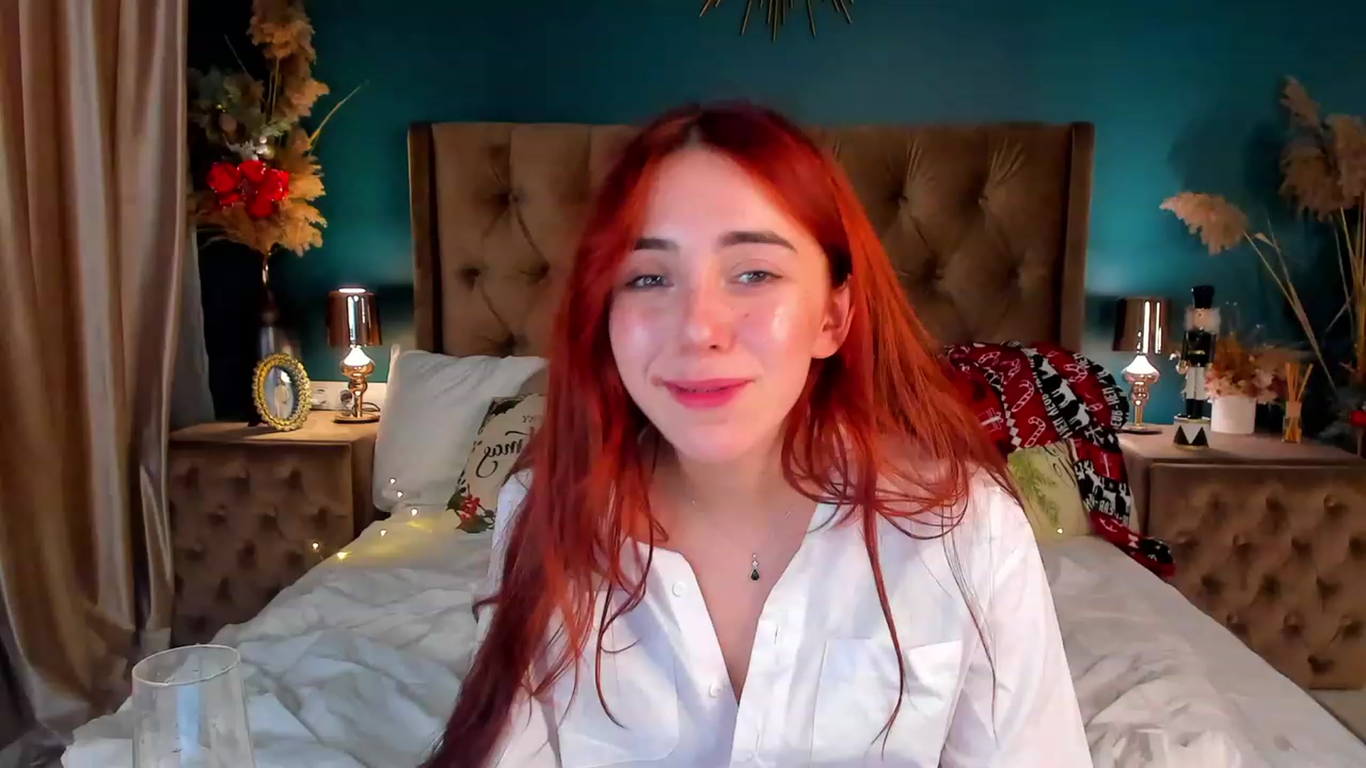 Gallery image thumbnail from ElsaYoung's myfreecams stream on, 12/25/2023, 01:04 image 13 of 20