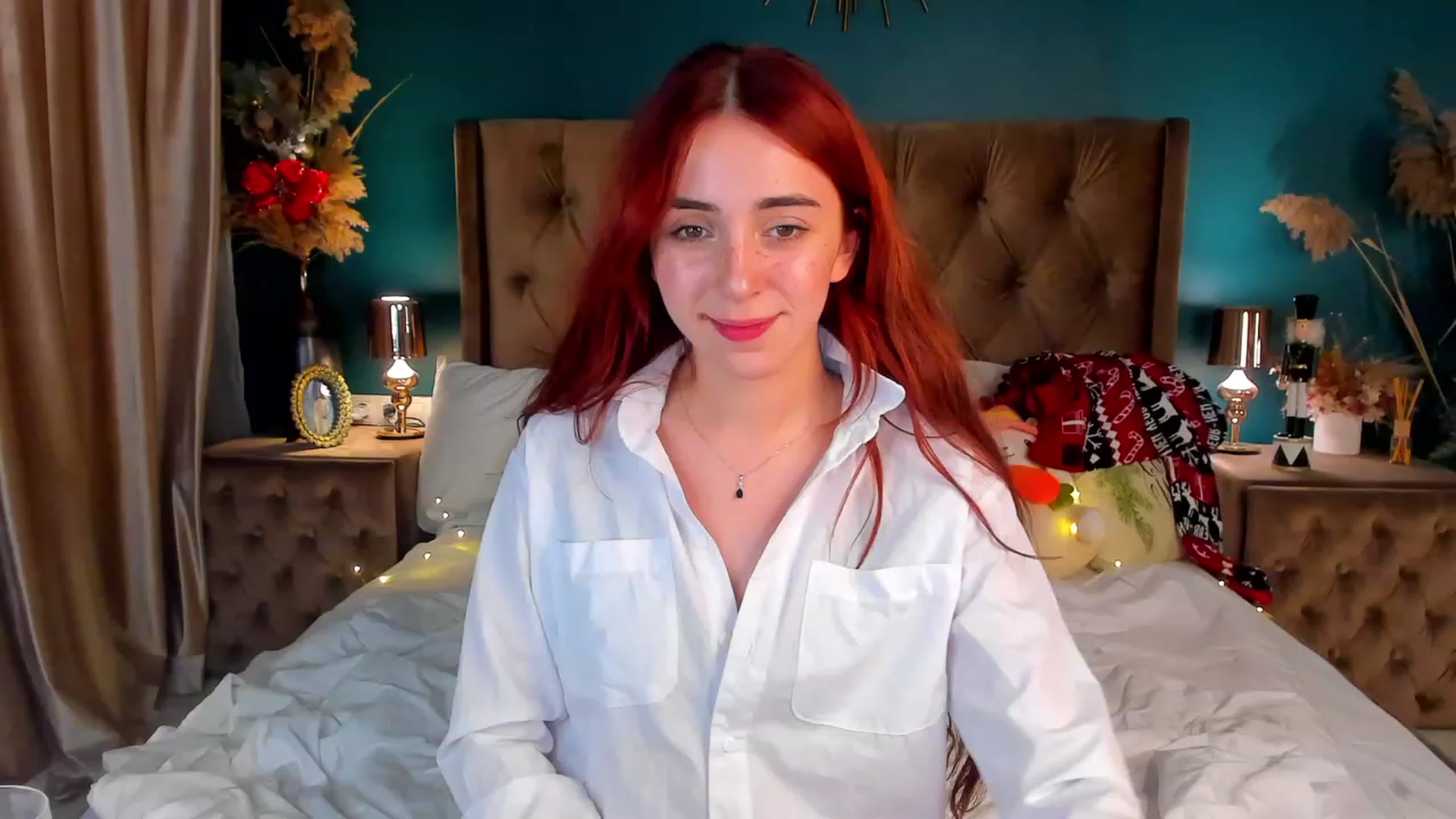 Gallery image thumbnail from ElsaYoung's myfreecams stream on, 12/25/2023, 01:04 image 1 of 20