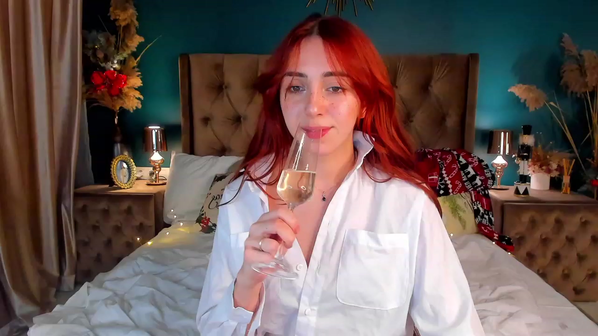 Gallery image thumbnail from ElsaYoung's myfreecams stream on, 12/25/2023, 01:04 image 5 of 20