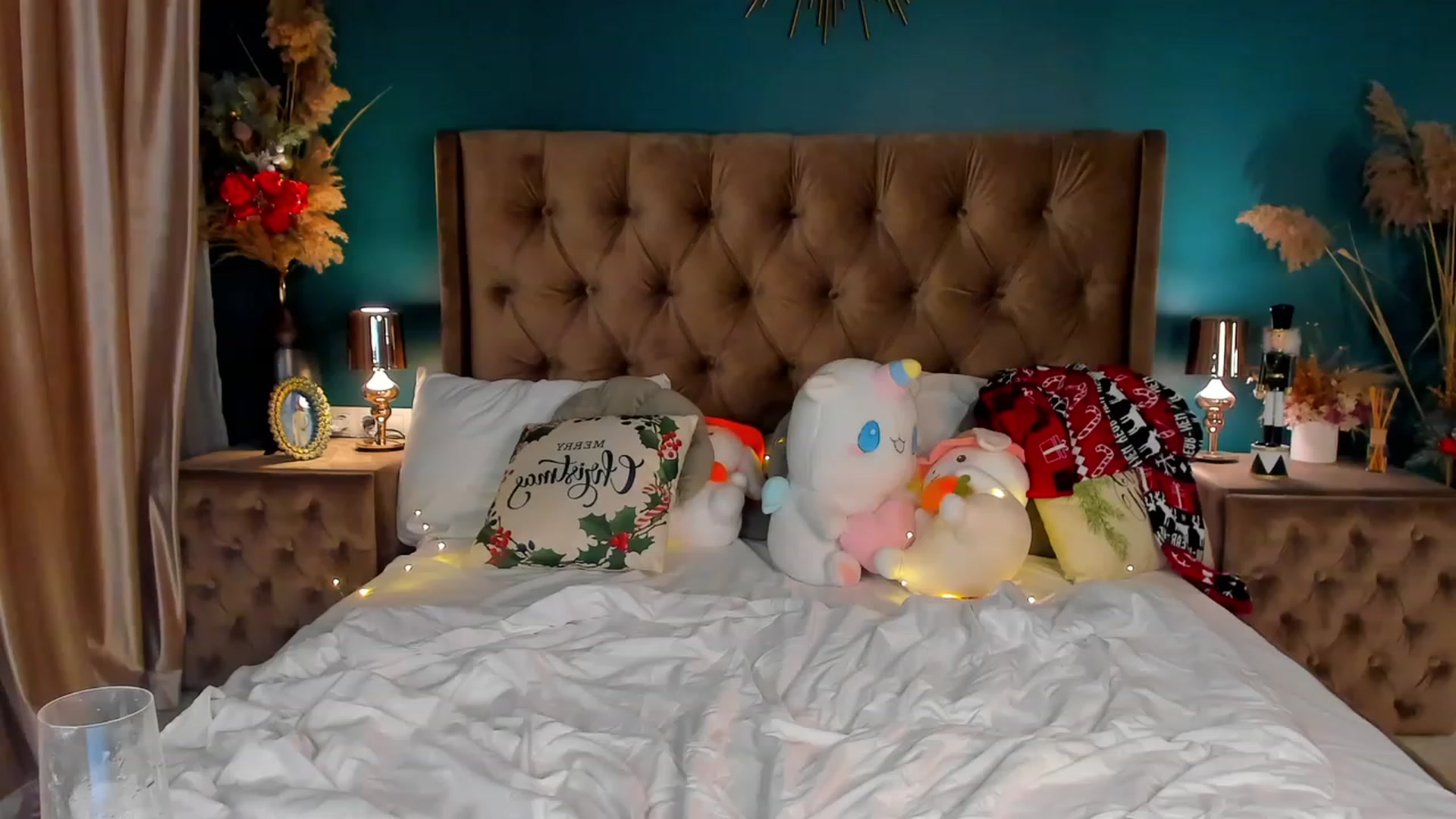 Gallery image thumbnail from ElsaYoung's myfreecams stream on, 12/25/2023, 01:04 image 19 of 20
