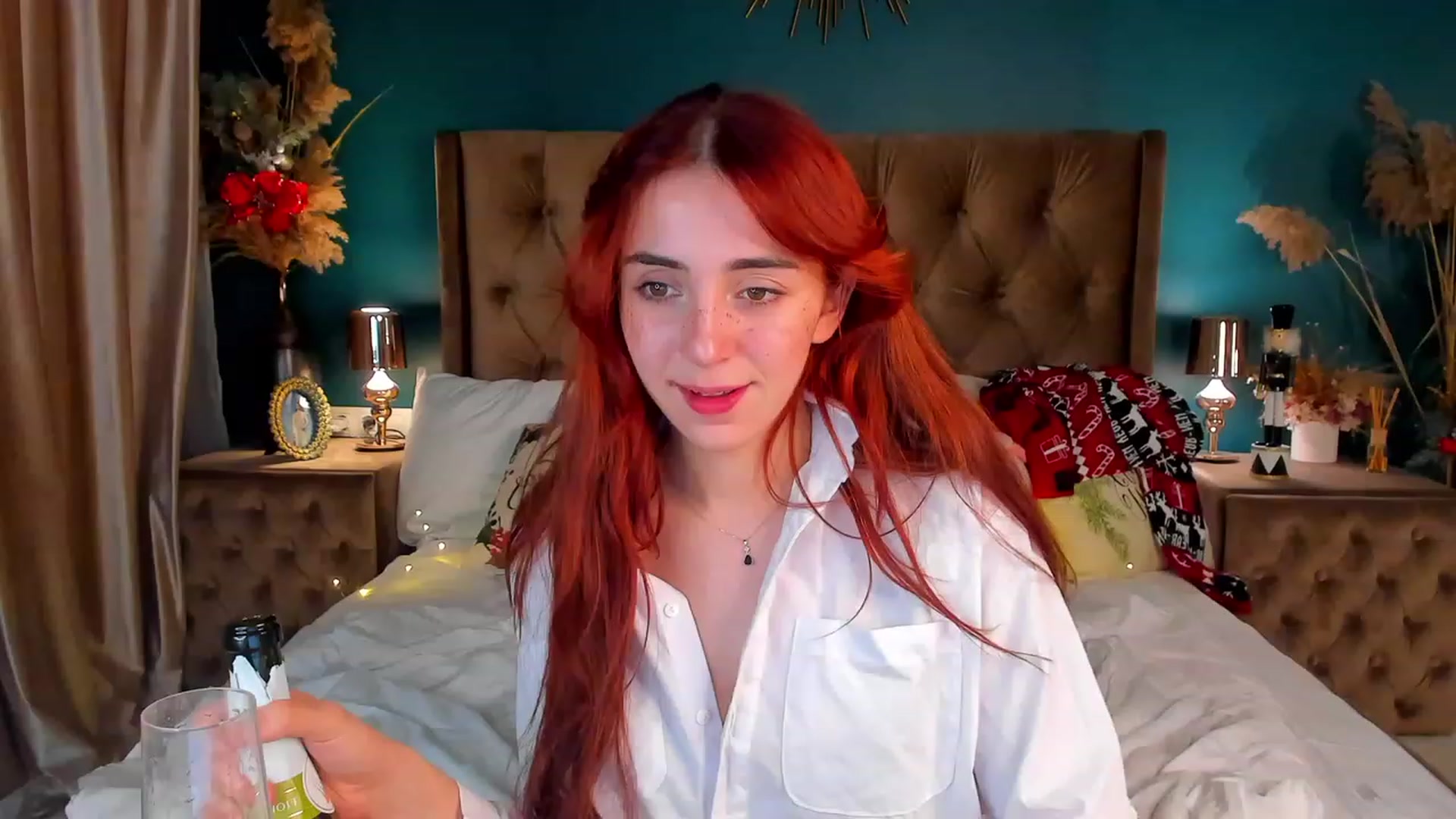 Gallery image thumbnail from ElsaYoung's myfreecams stream on, 12/25/2023, 01:04 image 15 of 20