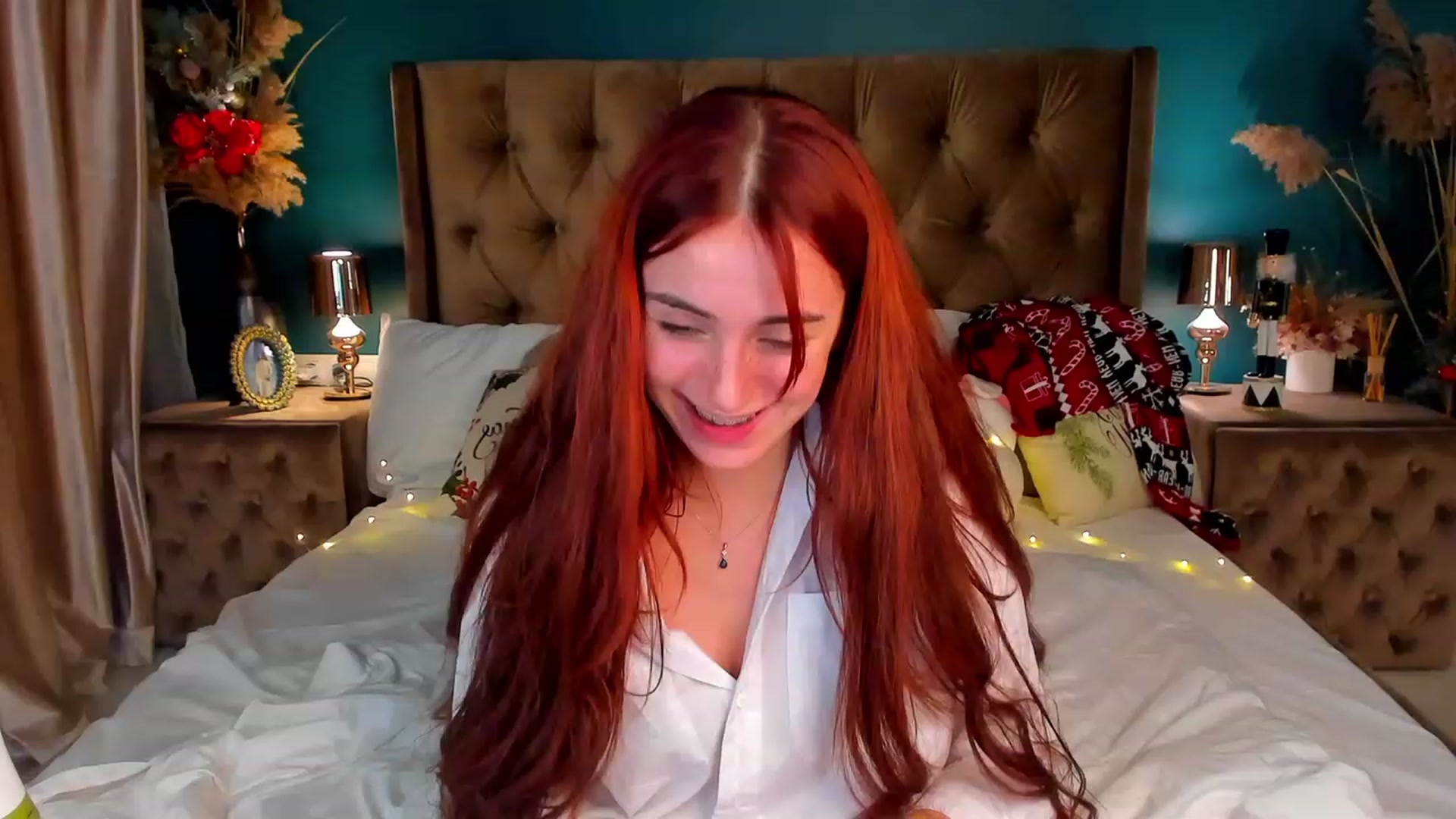 Gallery image thumbnail from ElsaYoung's myfreecams stream on, 12/25/2023, 03:59 image 19 of 20