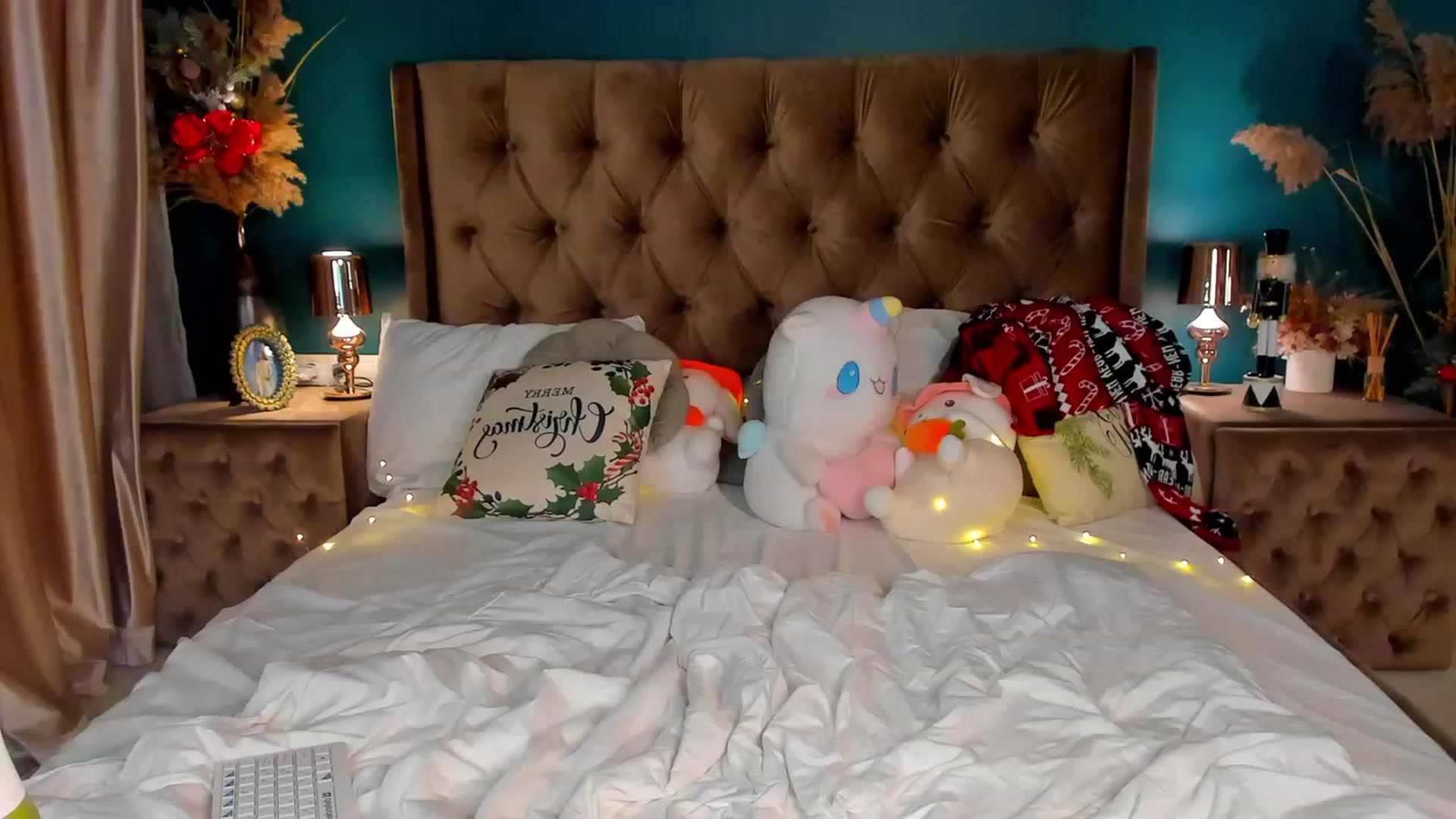 Gallery image thumbnail from ElsaYoung's myfreecams stream on, 12/25/2023, 03:59 image 17 of 20