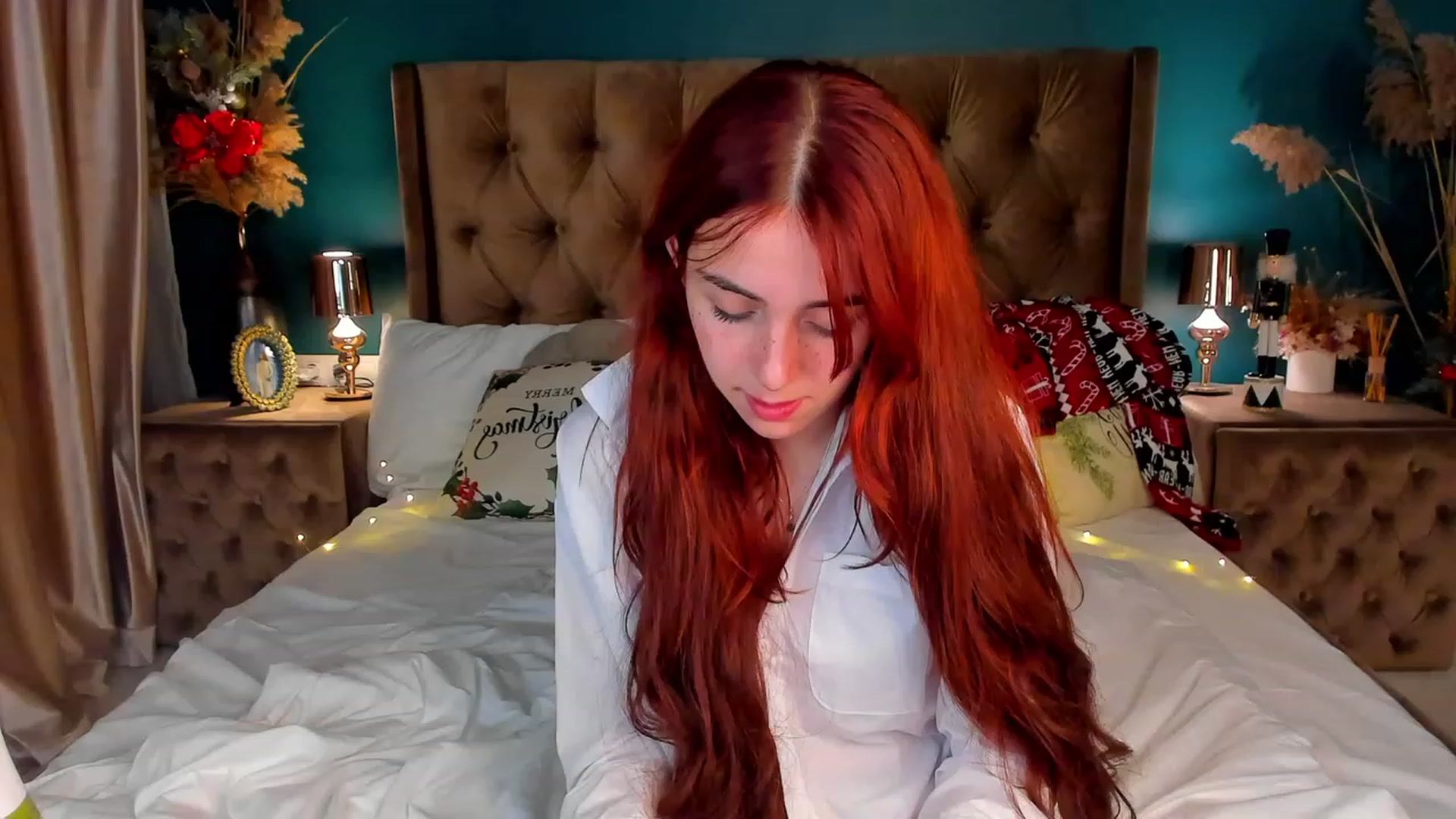 Gallery image thumbnail from ElsaYoung's myfreecams stream on, 12/25/2023, 03:59 image 12 of 20