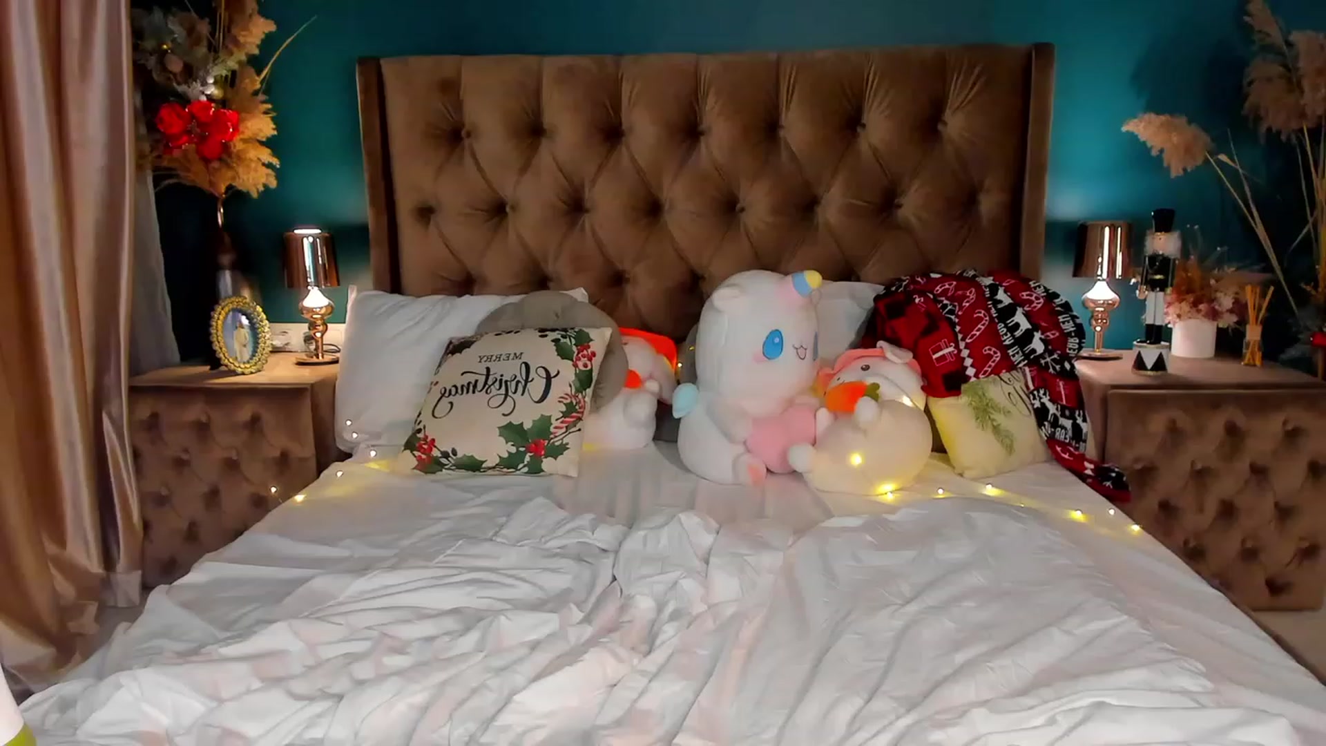 Gallery image thumbnail from ElsaYoung's myfreecams stream on, 12/25/2023, 03:59 image 10 of 20