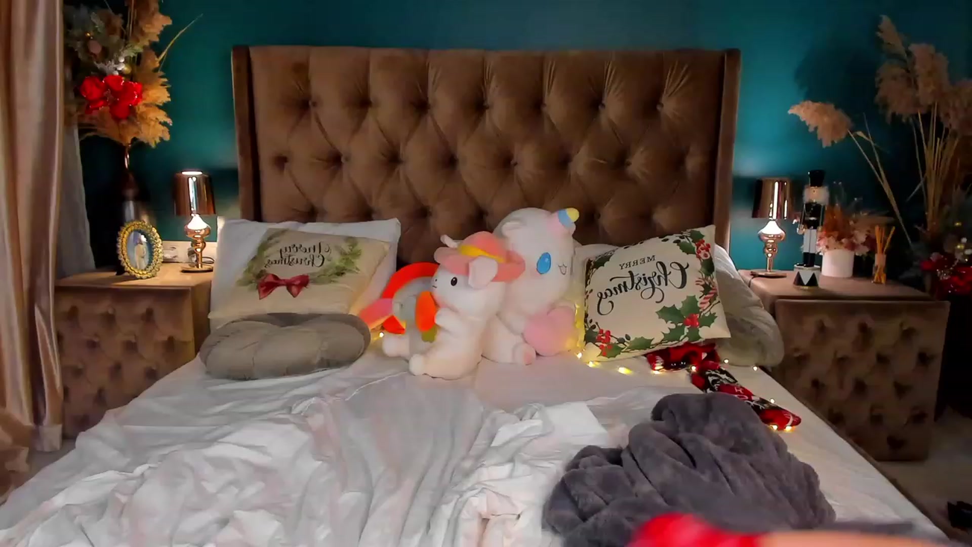 Gallery image thumbnail from ElsaYoung's myfreecams stream on, 12/25/2023, 04:59 image 14 of 20