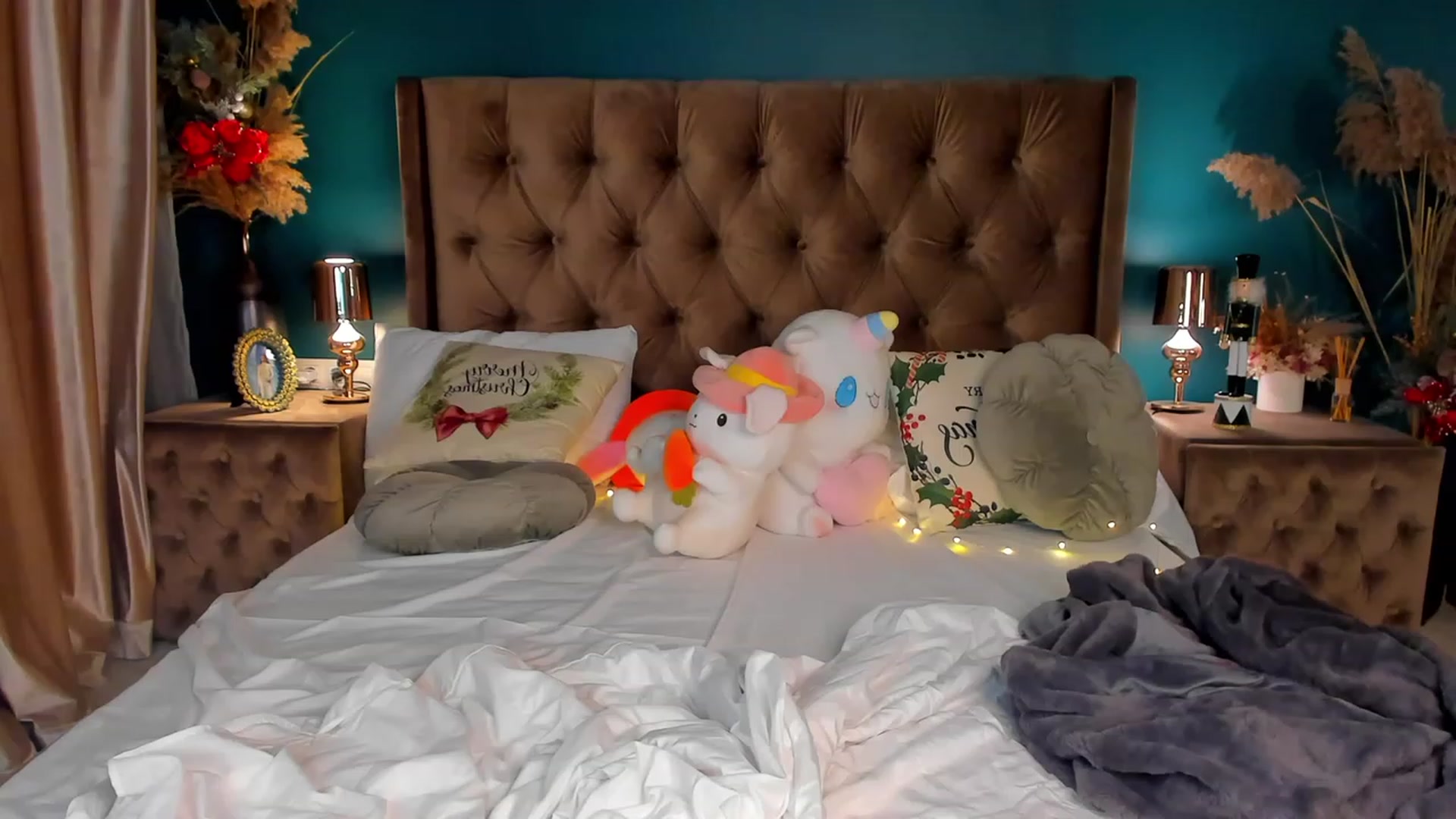 Gallery image thumbnail from ElsaYoung's myfreecams stream on, 12/25/2023, 06:02 image 16 of 20