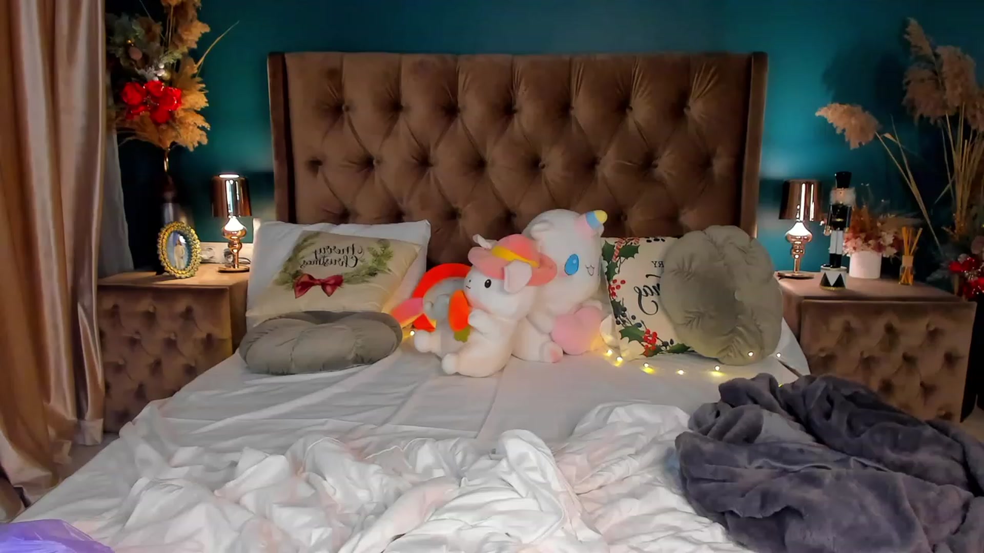 Gallery image thumbnail from ElsaYoung's myfreecams stream on, 12/25/2023, 06:02 image 14 of 20